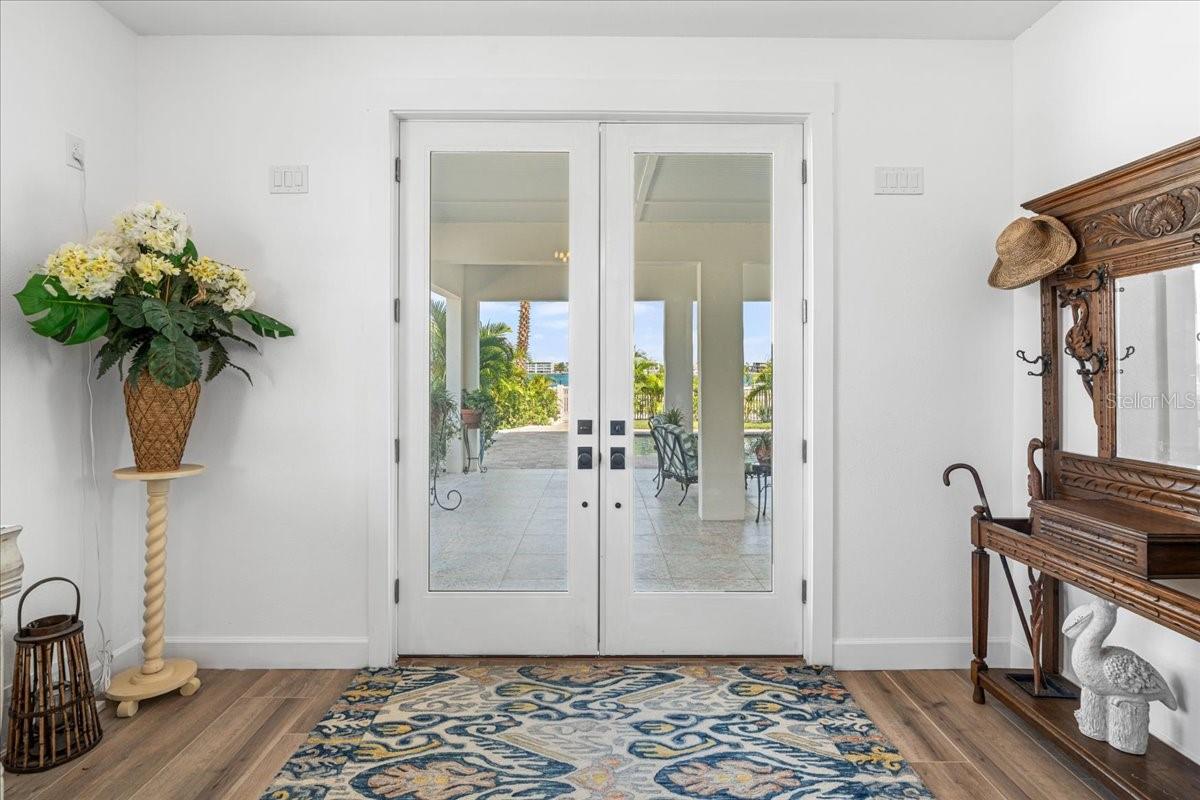 1002 PASS A GRILLE Way ST PETE BEACH, FL 33706