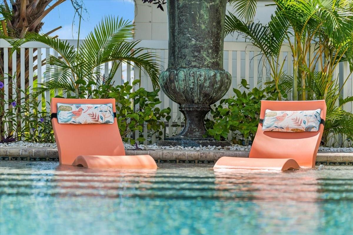 1002 PASS A GRILLE Way ST PETE BEACH, FL 33706