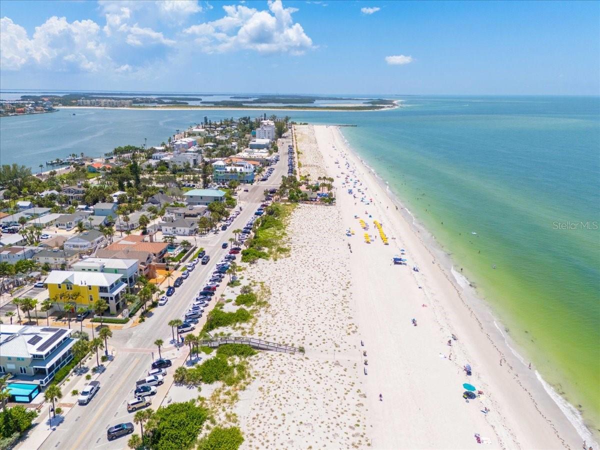 1002 PASS A GRILLE Way ST PETE BEACH, FL 33706