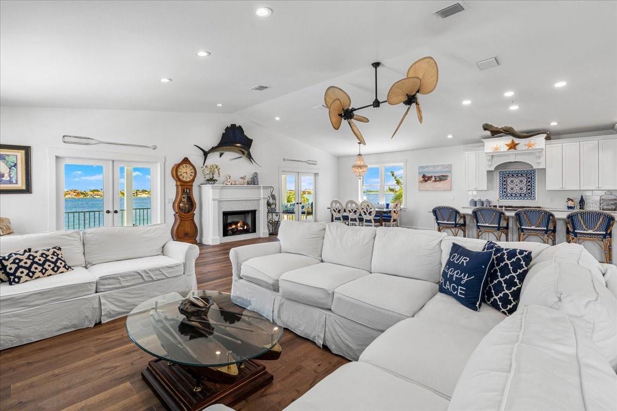 1002 PASS A GRILLE Way ST PETE BEACH, FL 33706