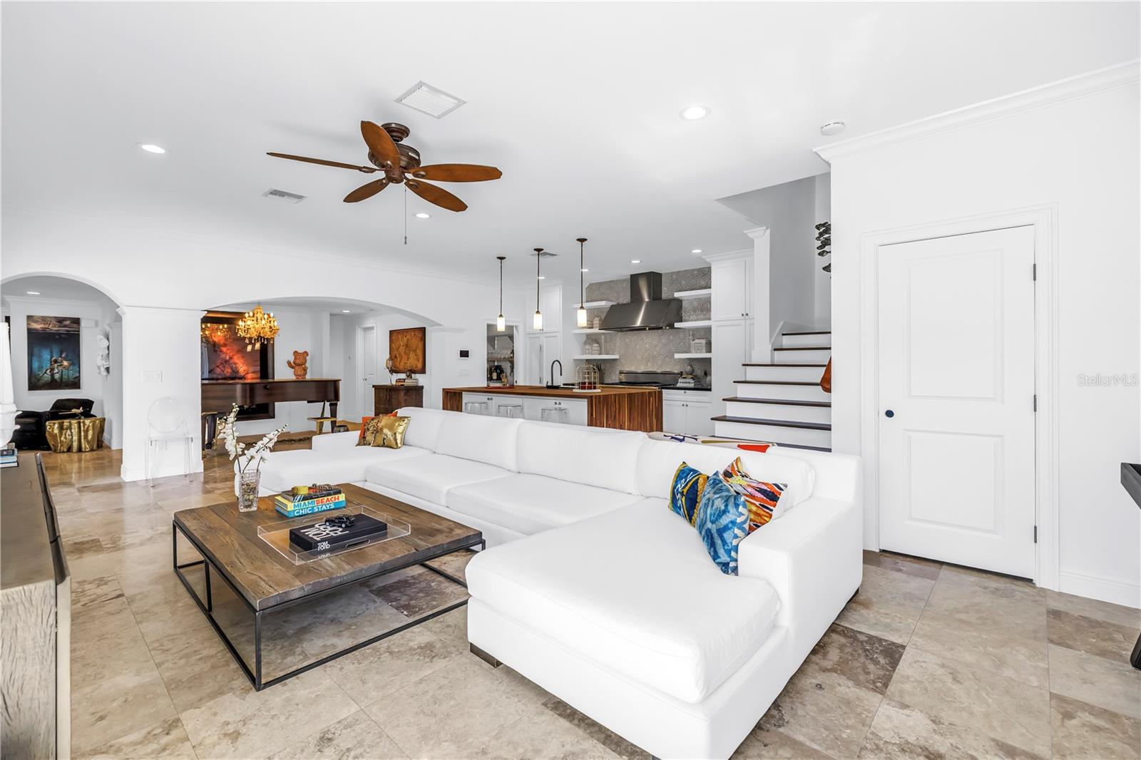 145 BAY Pt Dr ST PETERSBURG, FL 33704