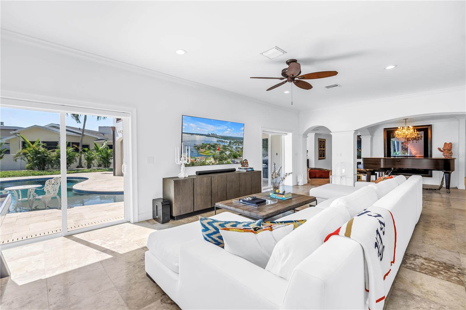 145 BAY Pt Dr ST PETERSBURG, FL 33704