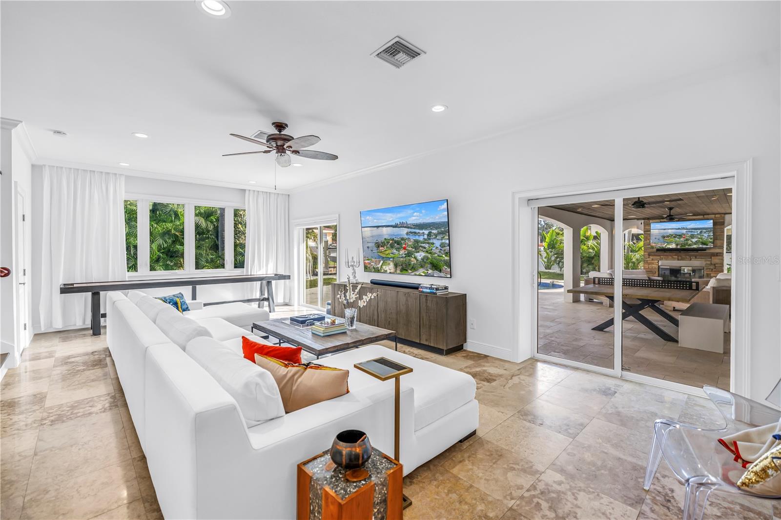 145 BAY Pt Dr ST PETERSBURG, FL 33704