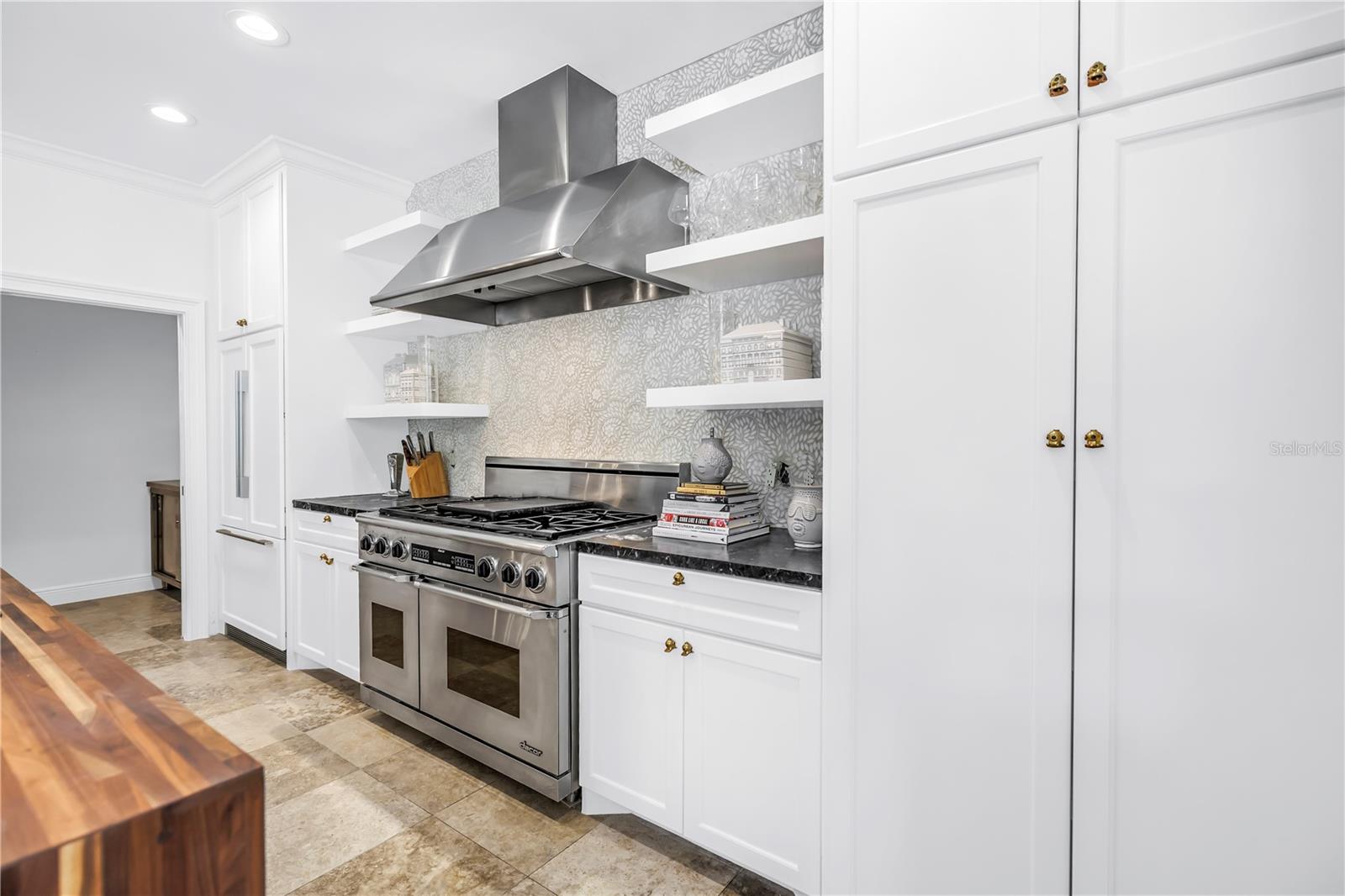 145 BAY Pt Dr ST PETERSBURG, FL 33704