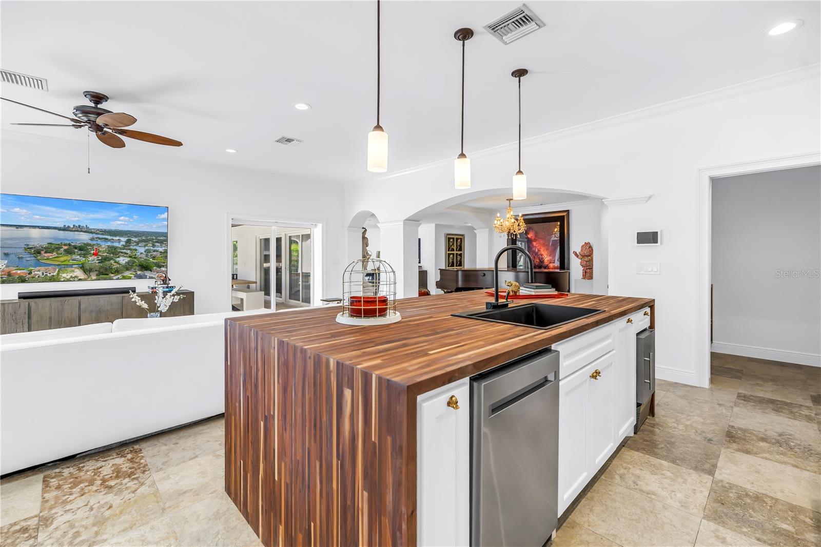 145 BAY Pt Dr ST PETERSBURG, FL 33704