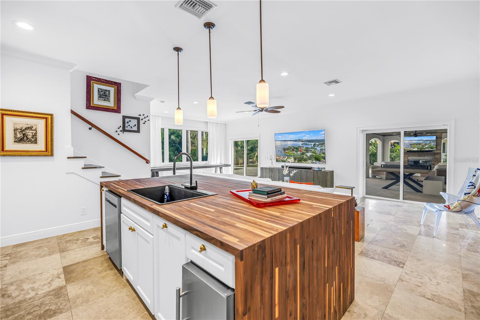 145 BAY Pt Dr ST PETERSBURG, FL 33704