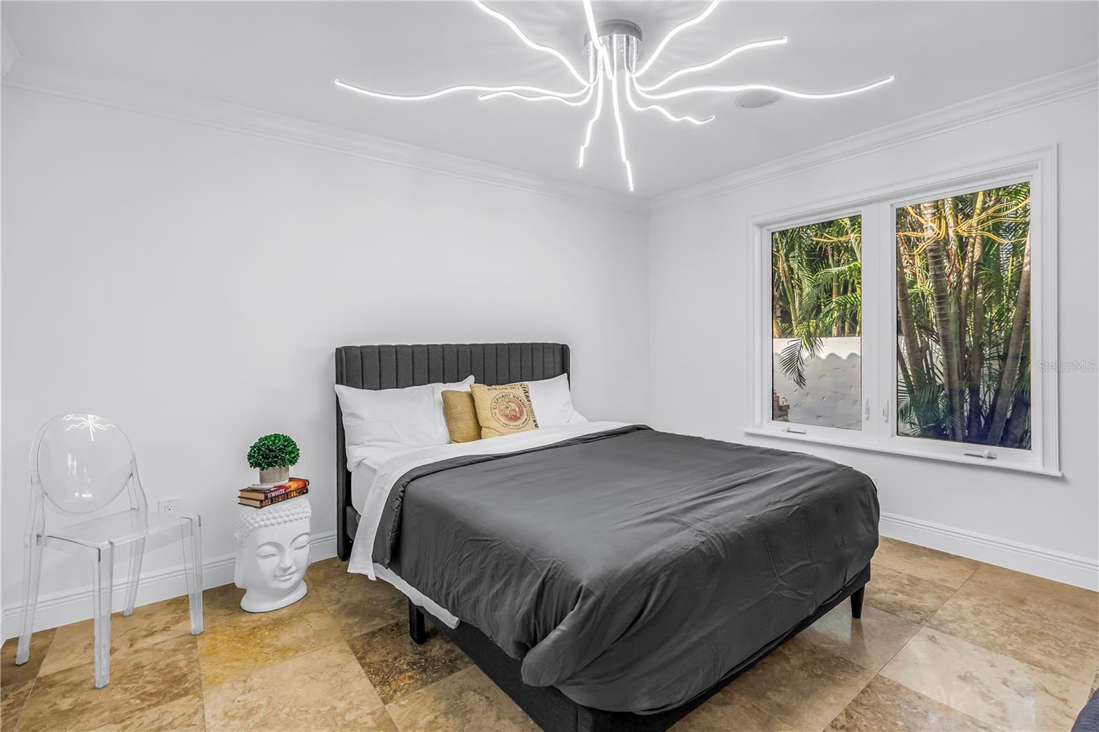 145 BAY Pt Dr ST PETERSBURG, FL 33704