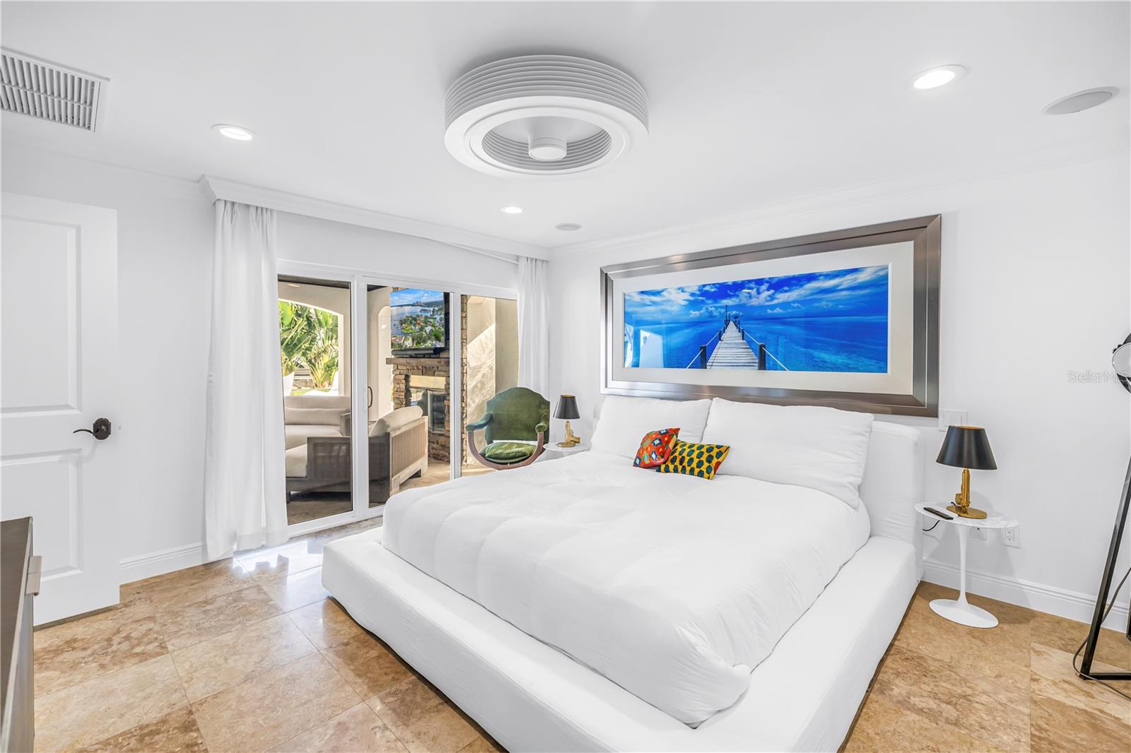 145 BAY Pt Dr ST PETERSBURG, FL 33704