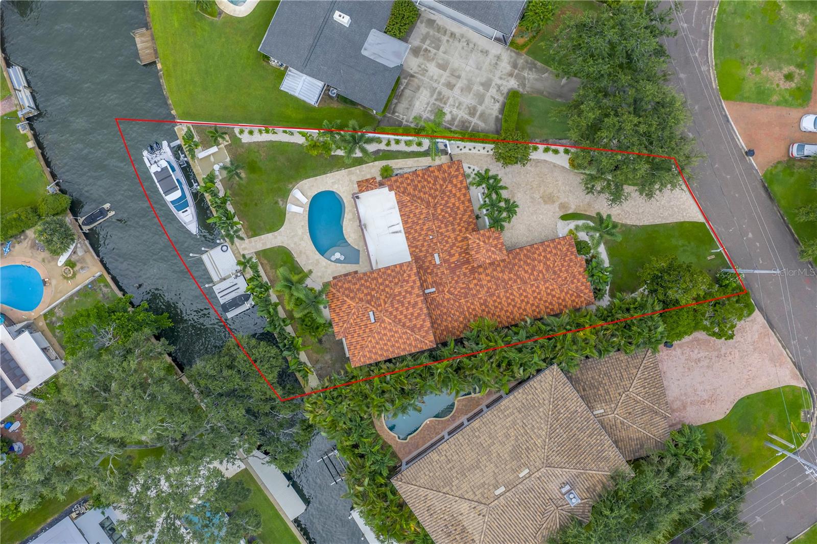 145 BAY Pt Dr ST PETERSBURG, FL 33704