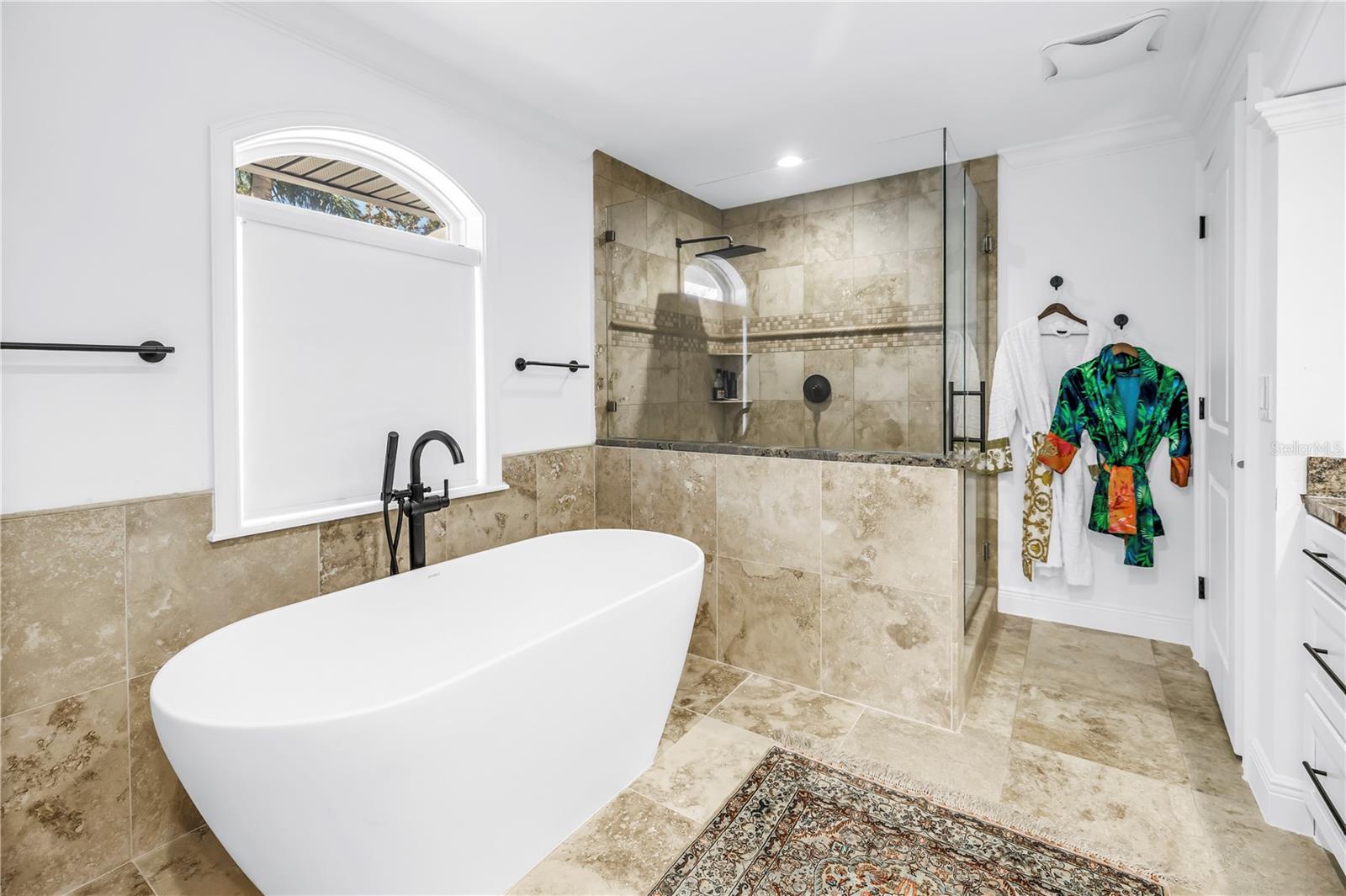 145 BAY Pt Dr ST PETERSBURG, FL 33704