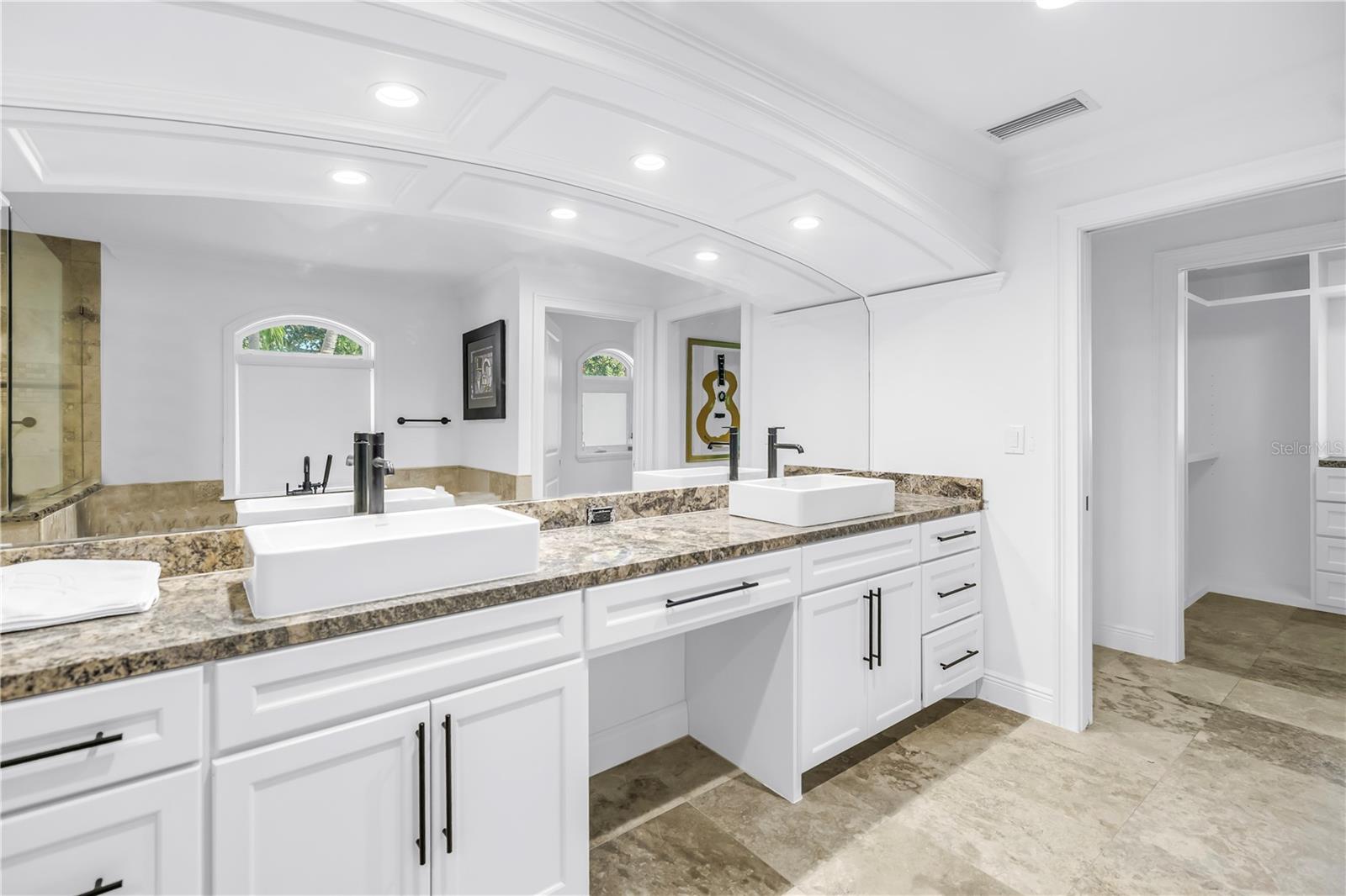 145 BAY Pt Dr ST PETERSBURG, FL 33704