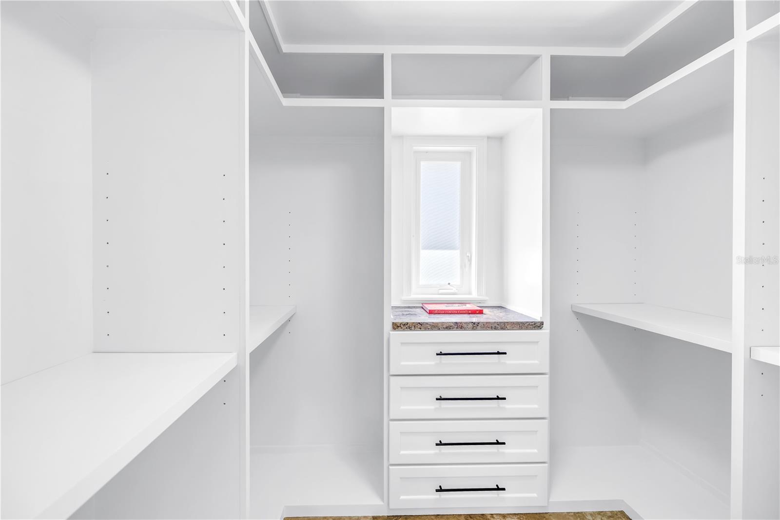 145 BAY Pt Dr ST PETERSBURG, FL 33704