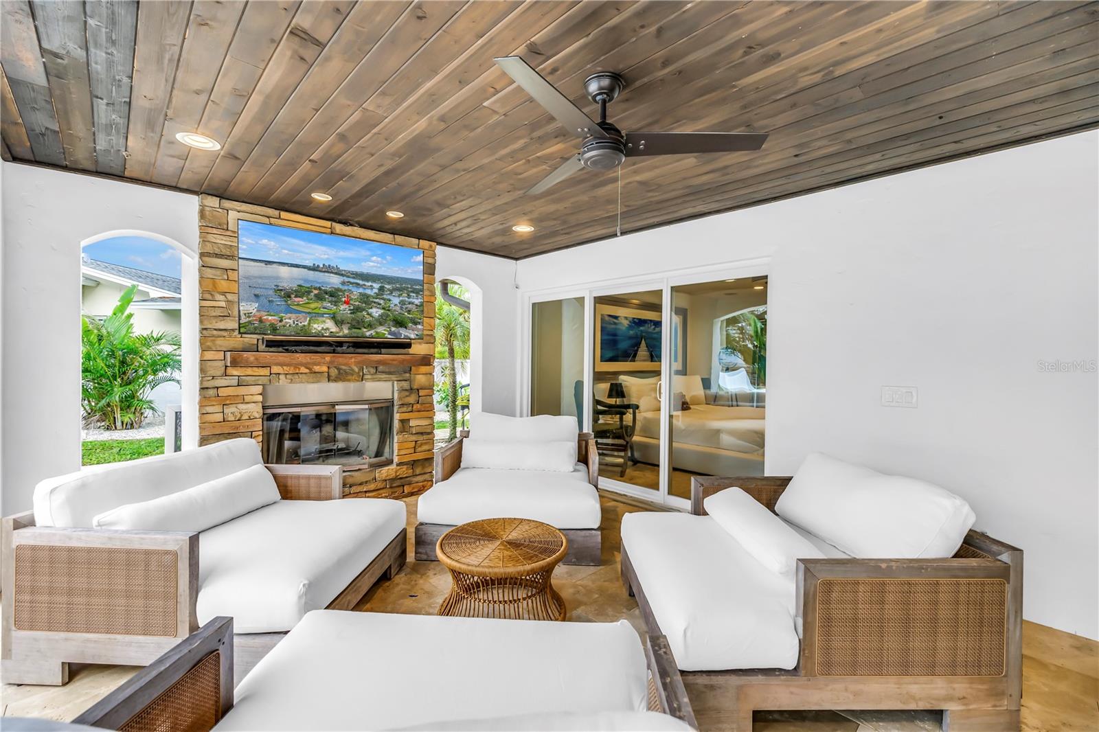 145 BAY Pt Dr ST PETERSBURG, FL 33704