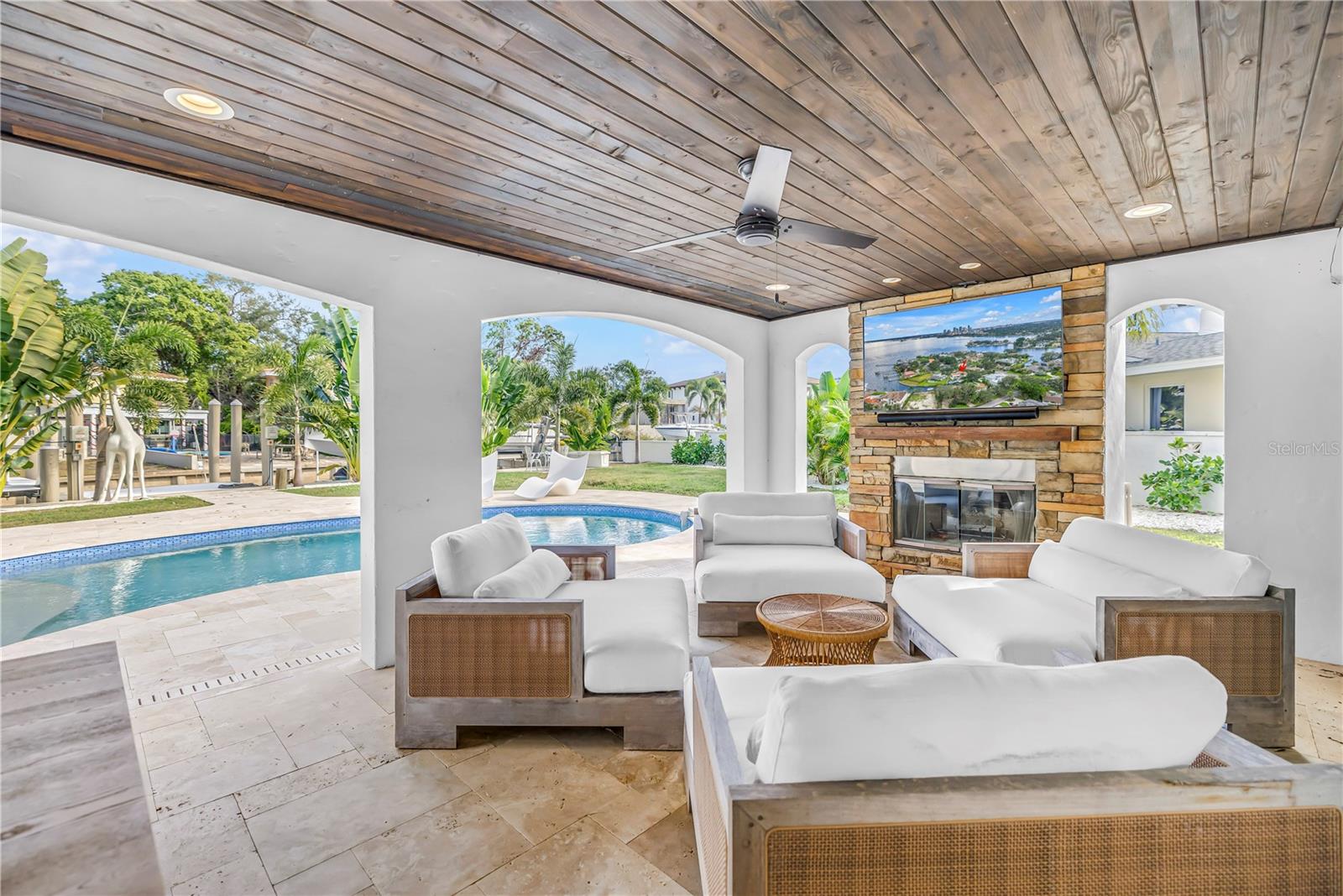 145 BAY Pt Dr ST PETERSBURG, FL 33704