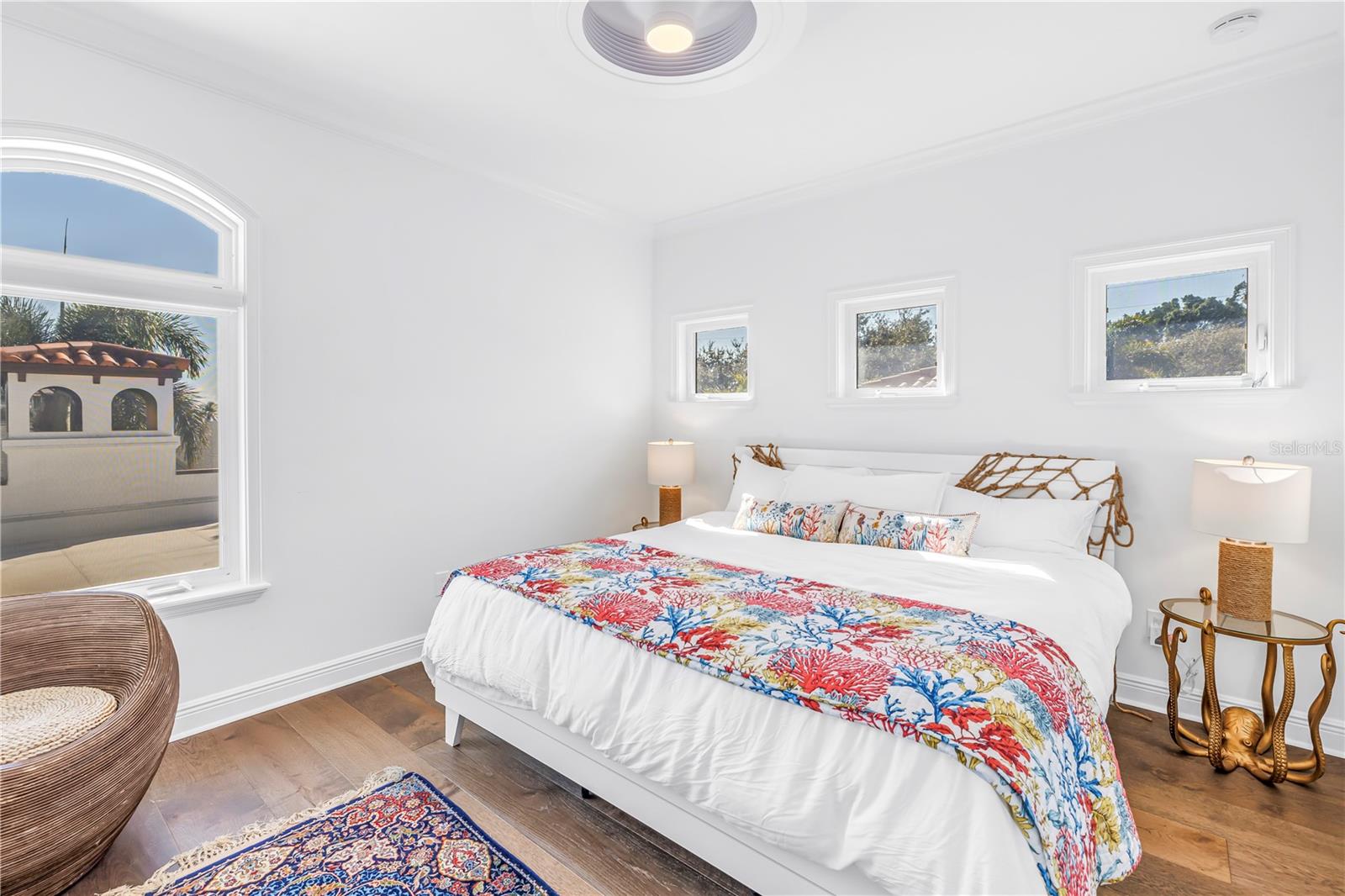 145 BAY Pt Dr ST PETERSBURG, FL 33704