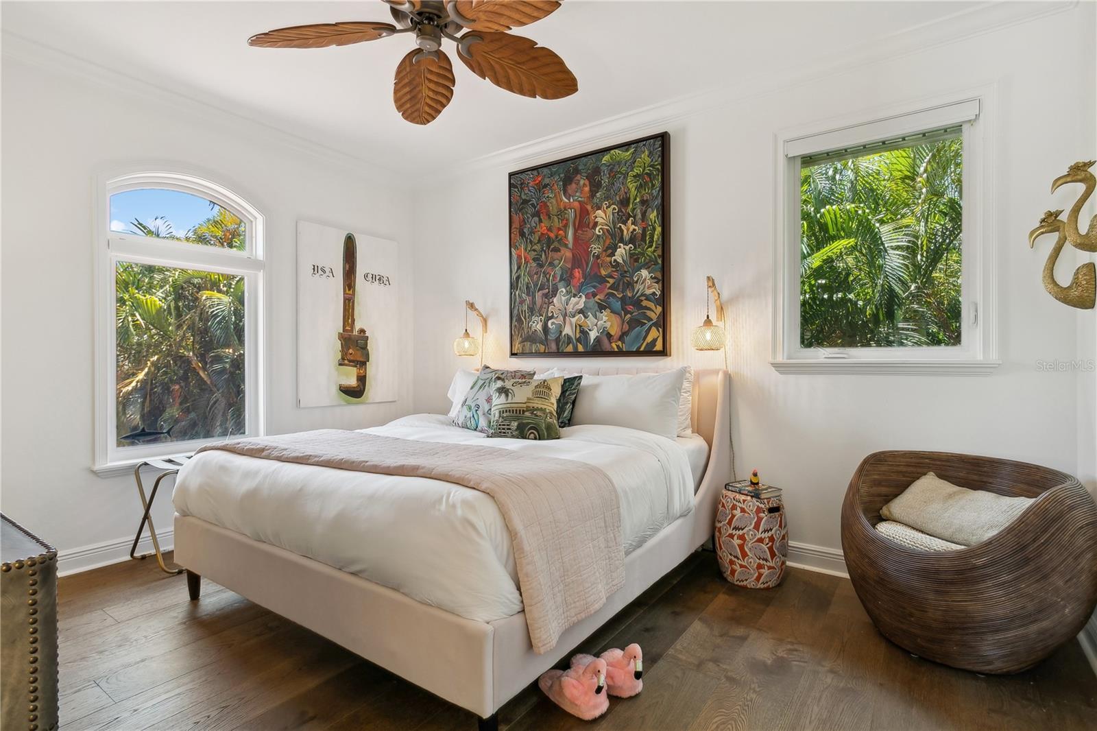 145 BAY Pt Dr ST PETERSBURG, FL 33704