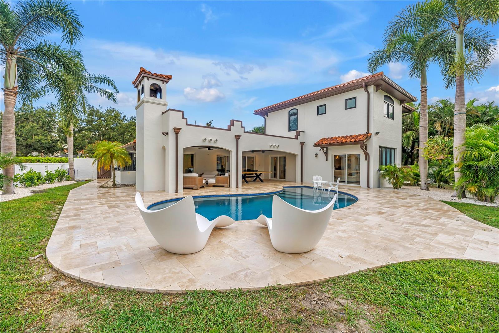 145 BAY Pt Dr ST PETERSBURG, FL 33704