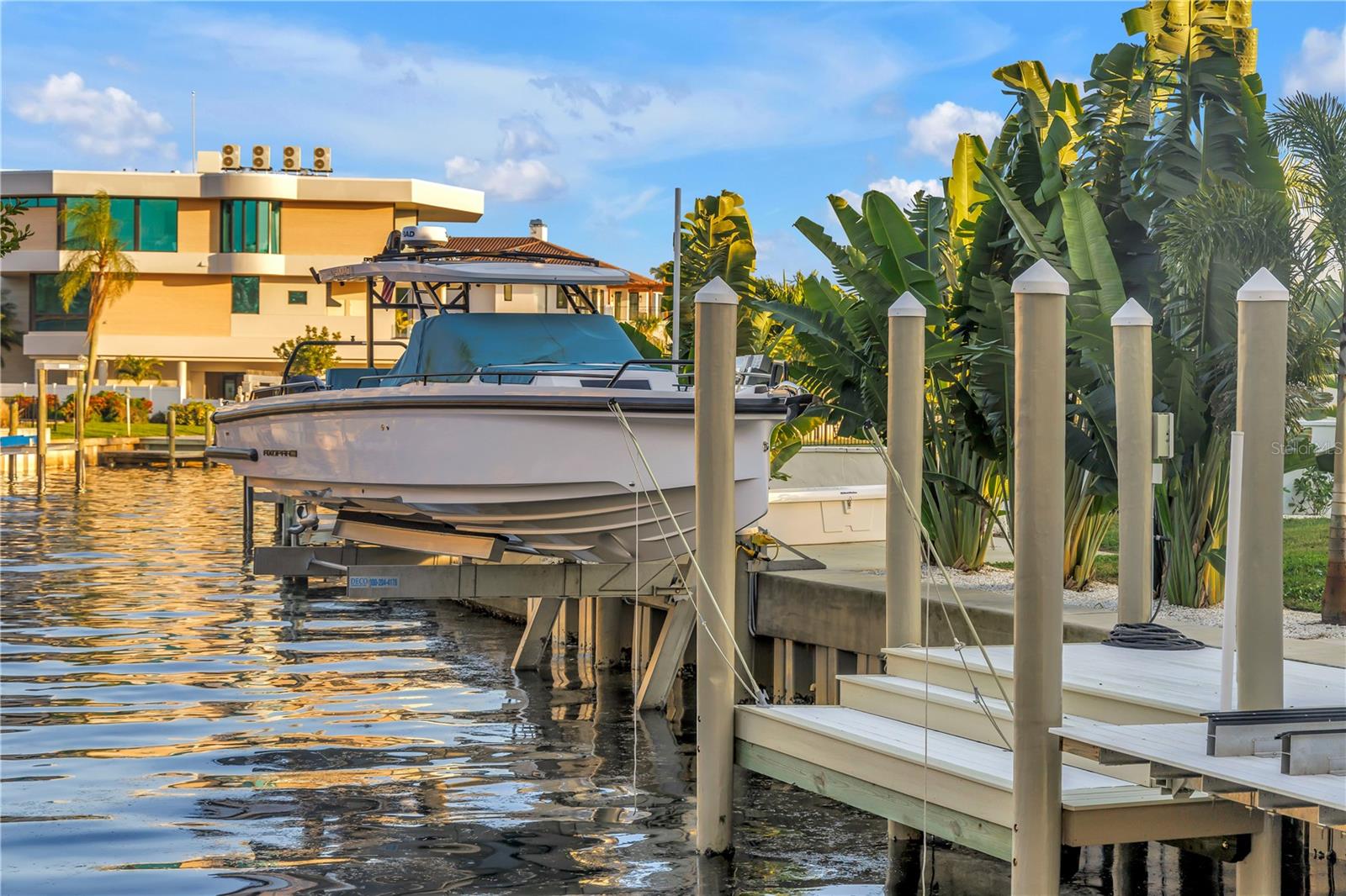 145 BAY Pt Dr ST PETERSBURG, FL 33704