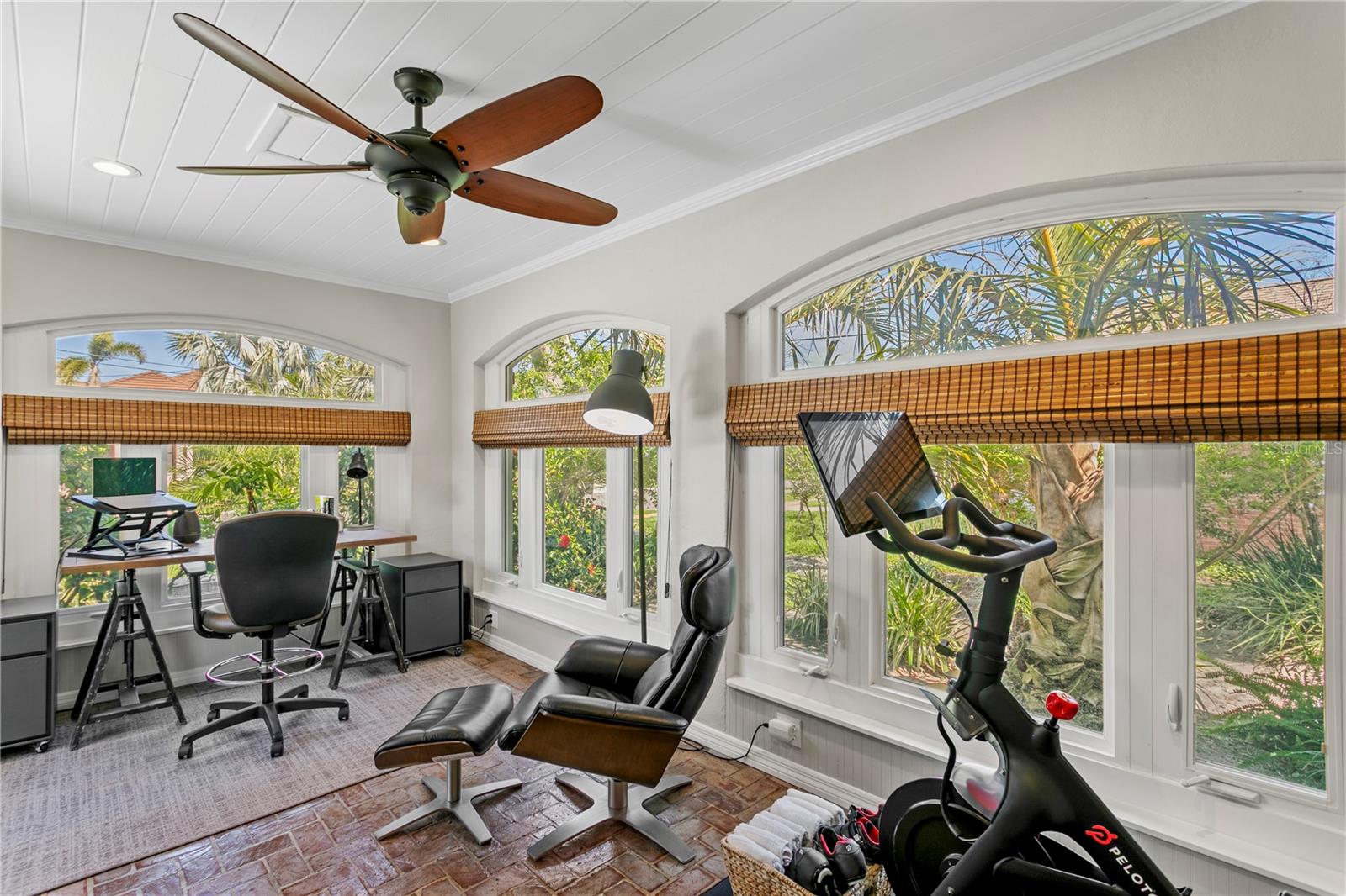 720 BRIGHTWATERS Blvd ST PETERSBURG, FL 33704