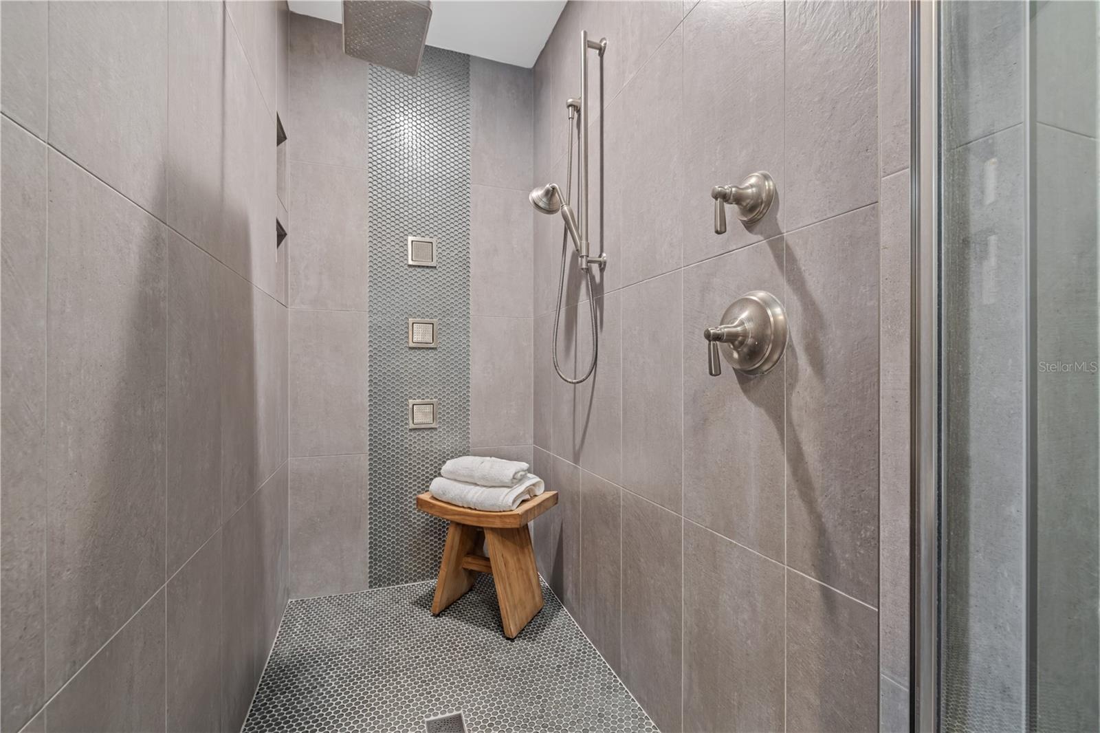 720 BRIGHTWATERS Blvd ST PETERSBURG, FL 33704