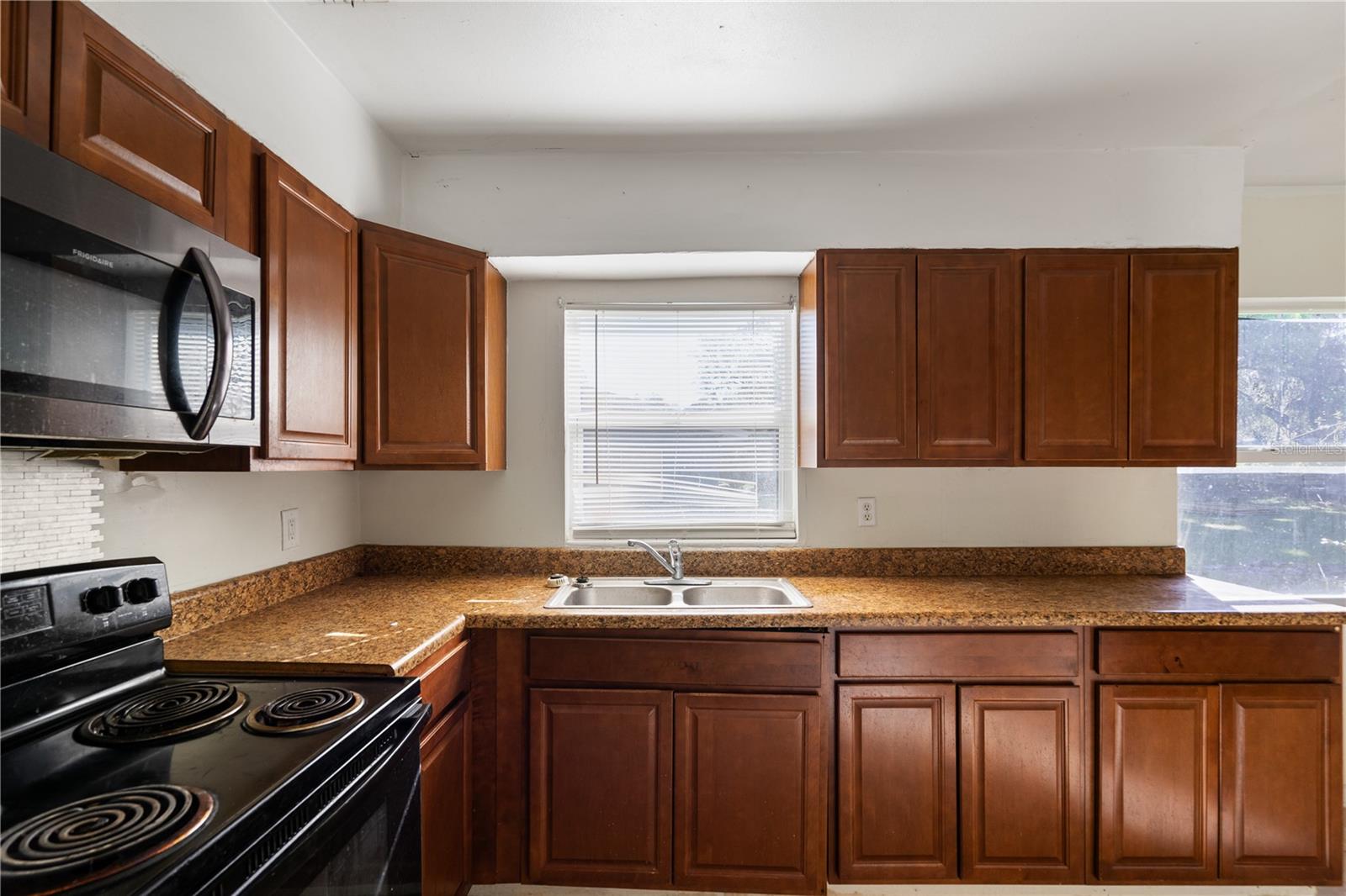 805 S STONE St DELAND, FL 32720