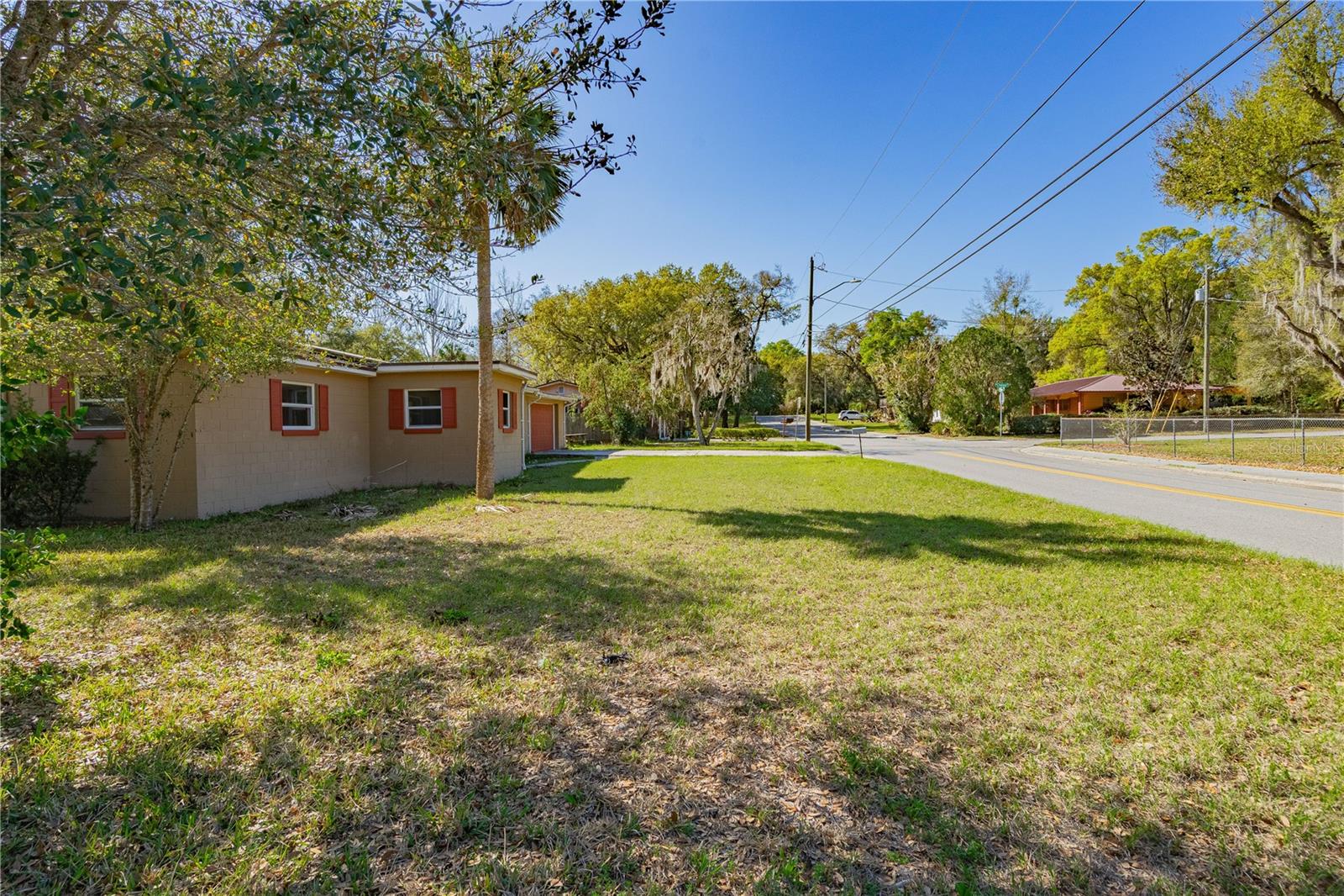 805 S STONE St DELAND, FL 32720