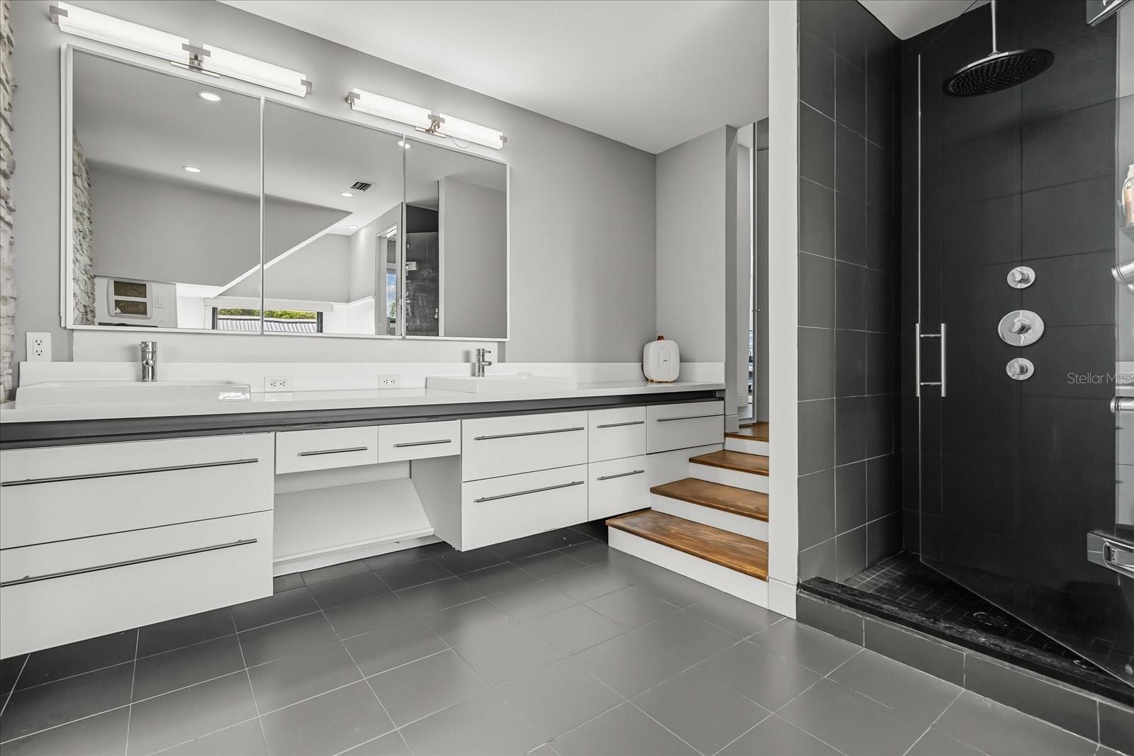 119 N HYER Ave ORLANDO, FL 32801