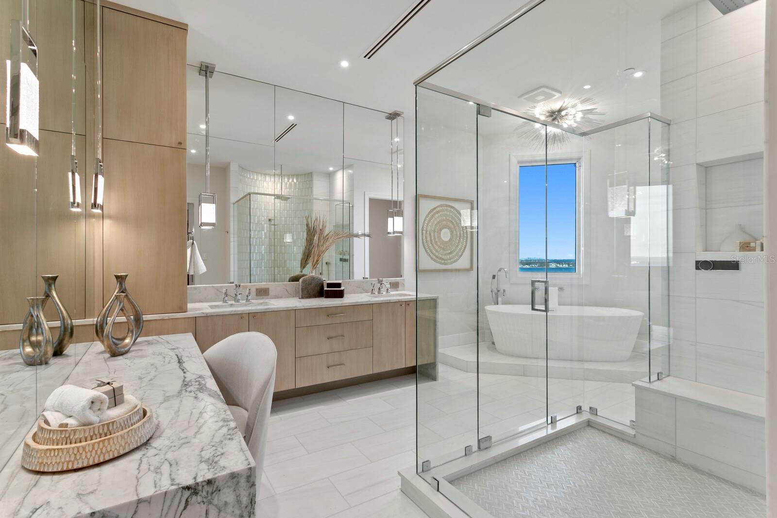 555 5TH Ave #PH1 ST PETERSBURG, FL 33701