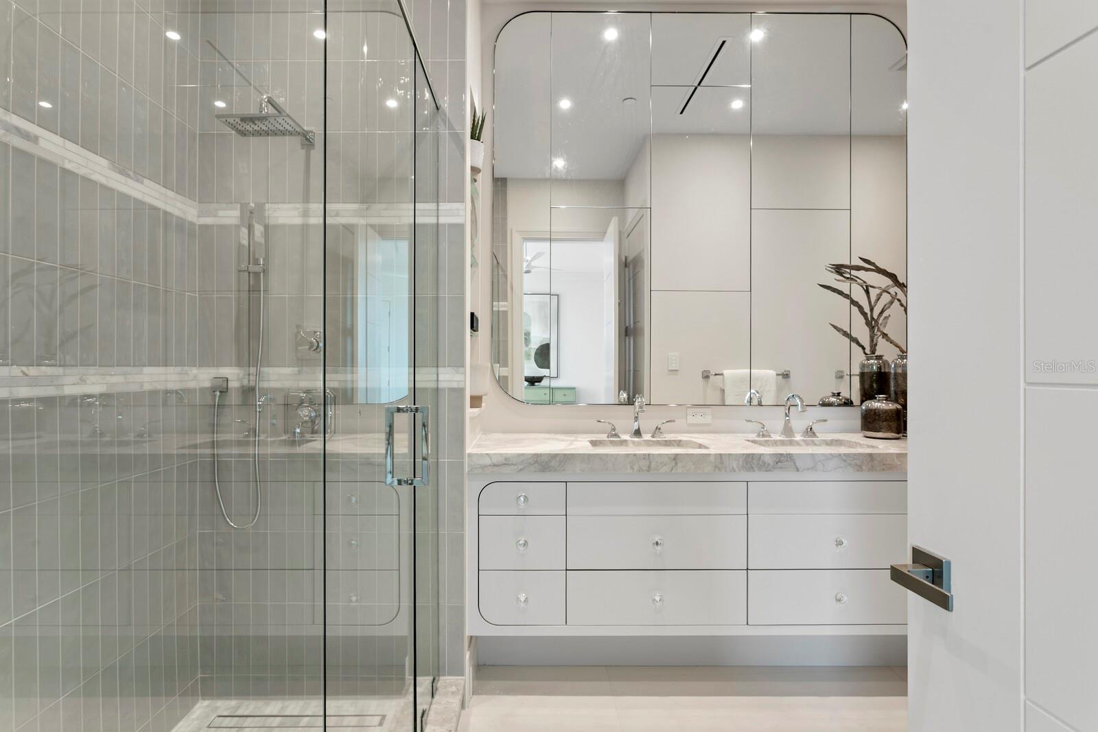 555 5TH Ave #PH1 ST PETERSBURG, FL 33701