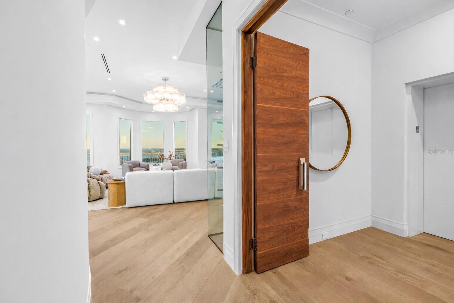 555 5TH Ave #PH1 ST PETERSBURG, FL 33701