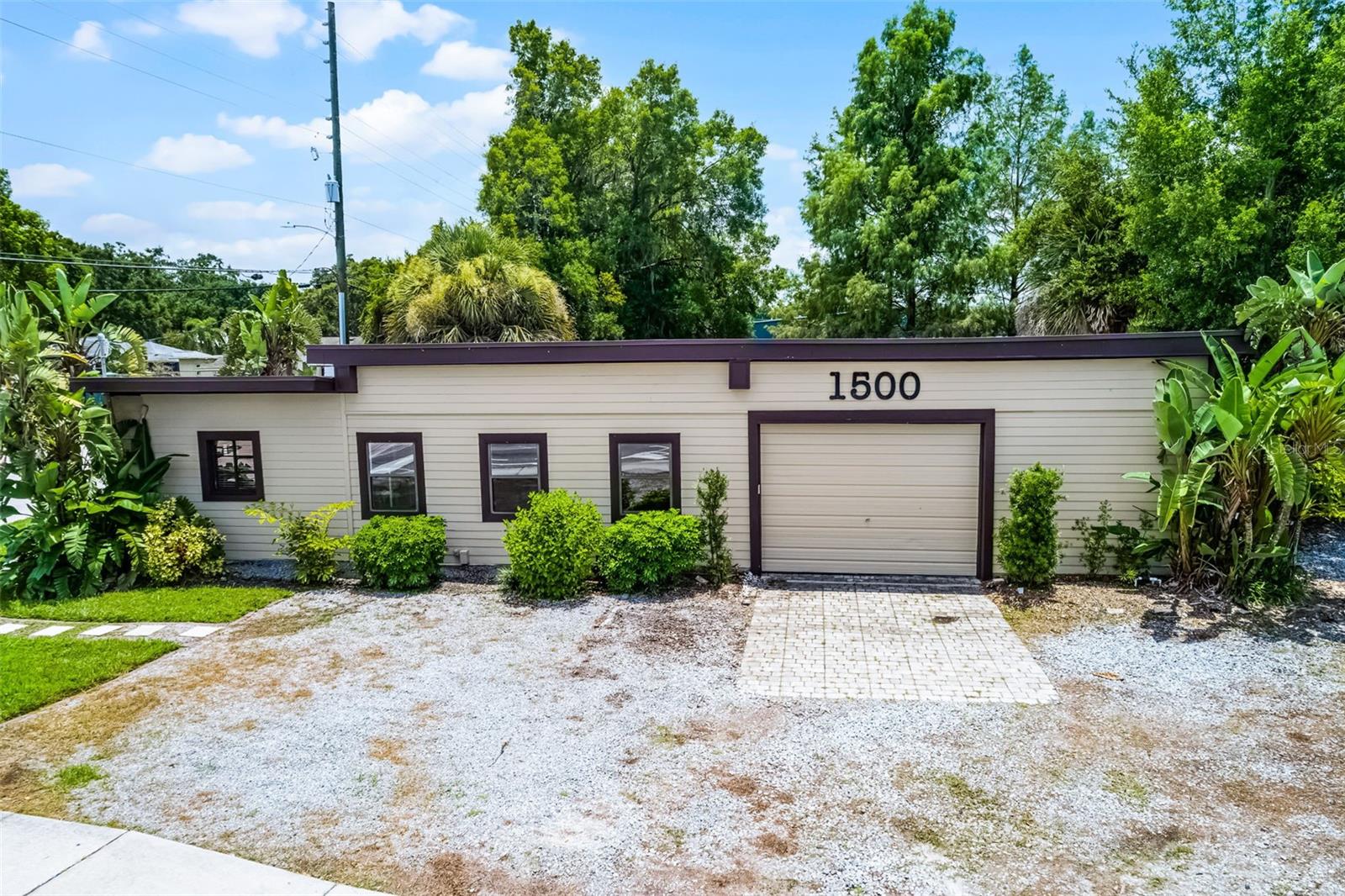 1500 W PRINCETON St