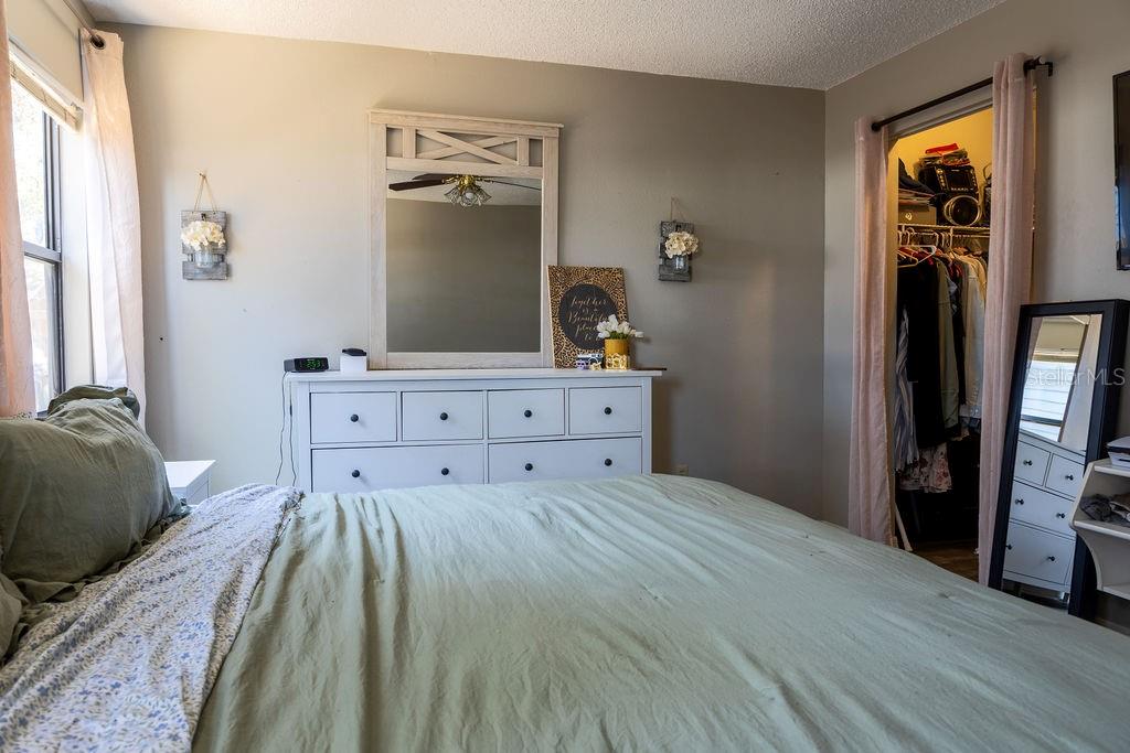 1707 WHISPERING Dr LARGO, FL 33771
