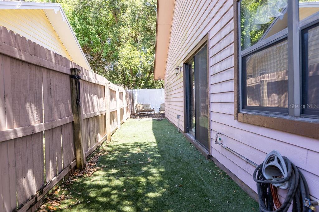 1707 WHISPERING Dr LARGO, FL 33771