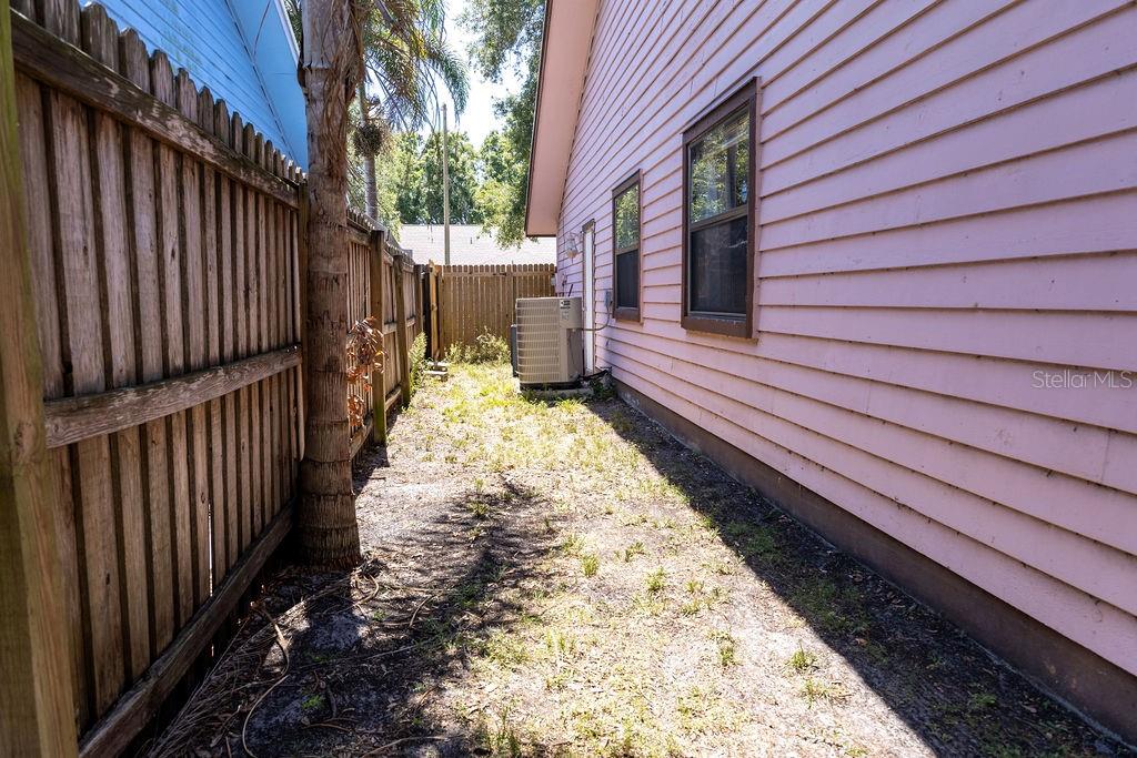1707 WHISPERING Dr LARGO, FL 33771