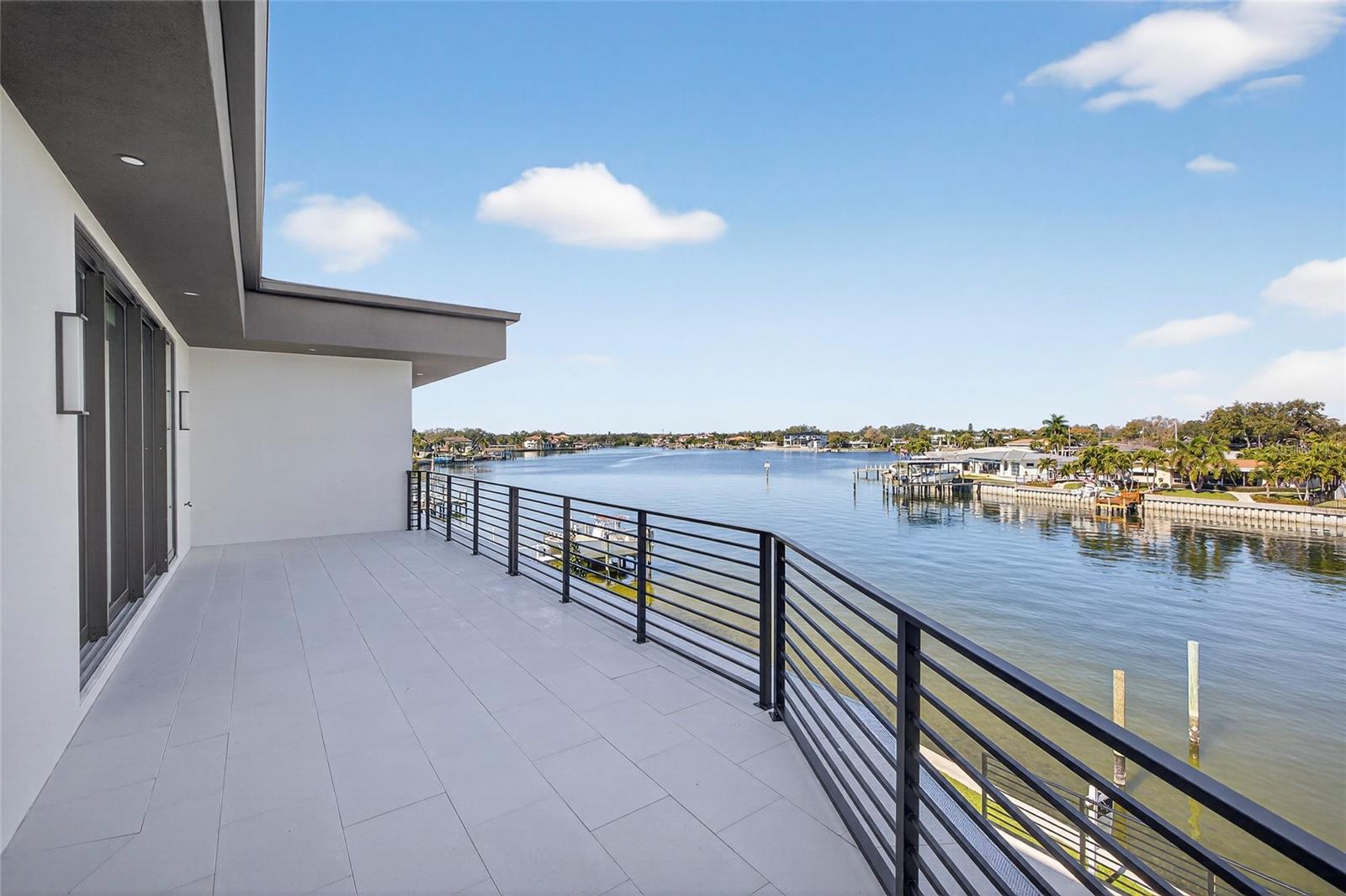 1075 31ST Ter ST PETERSBURG, FL 33704