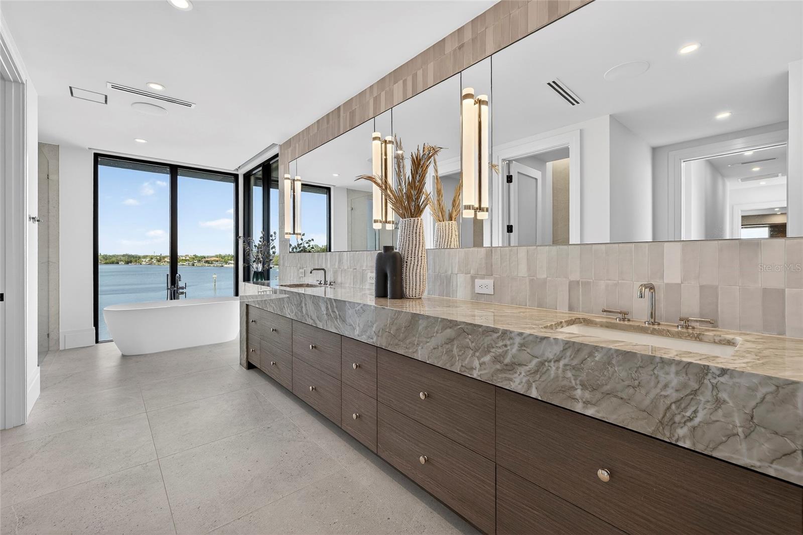 1075 31ST Ter ST PETERSBURG, FL 33704