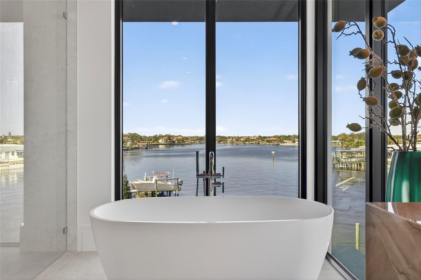 1075 31ST Ter ST PETERSBURG, FL 33704