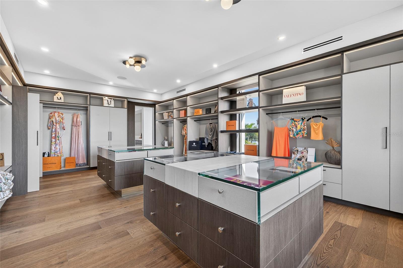 1075 31ST Ter ST PETERSBURG, FL 33704