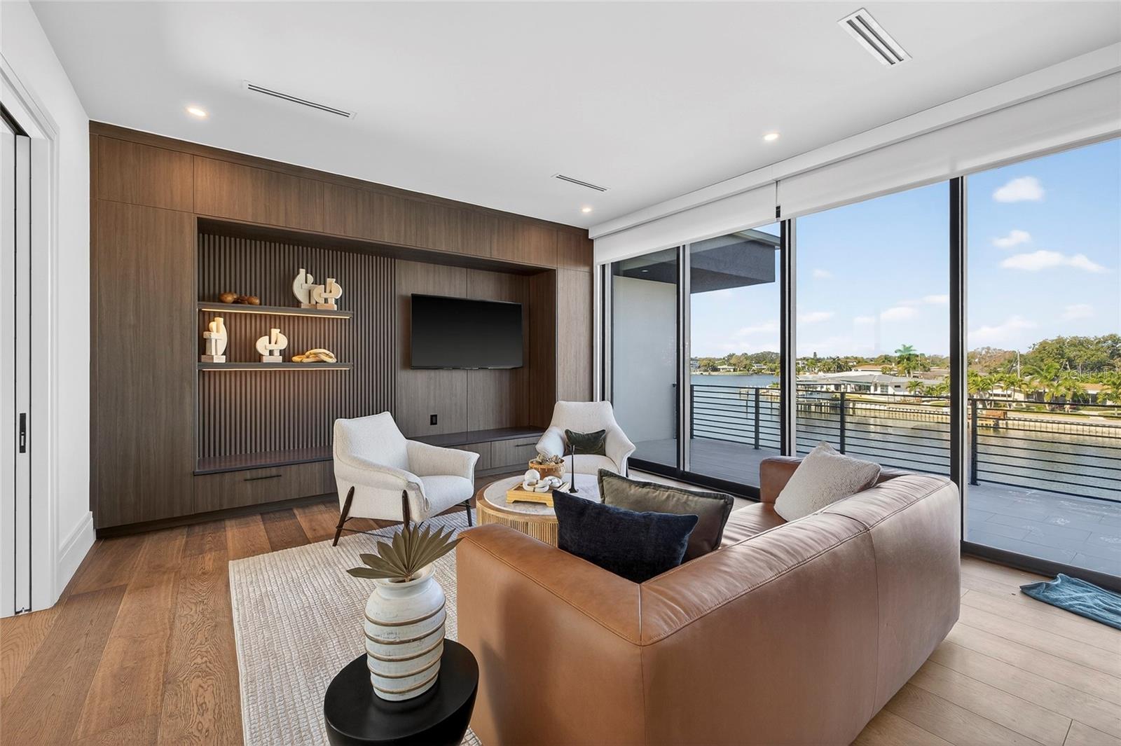 1075 31ST Ter ST PETERSBURG, FL 33704