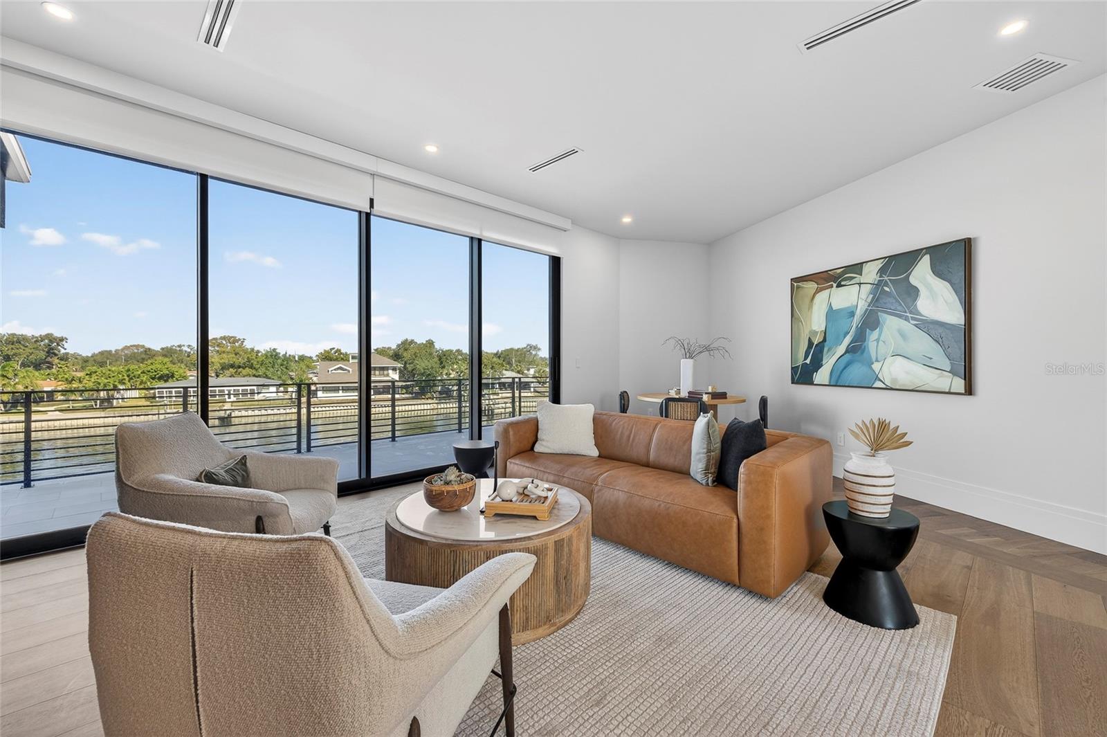 1075 31ST Ter ST PETERSBURG, FL 33704