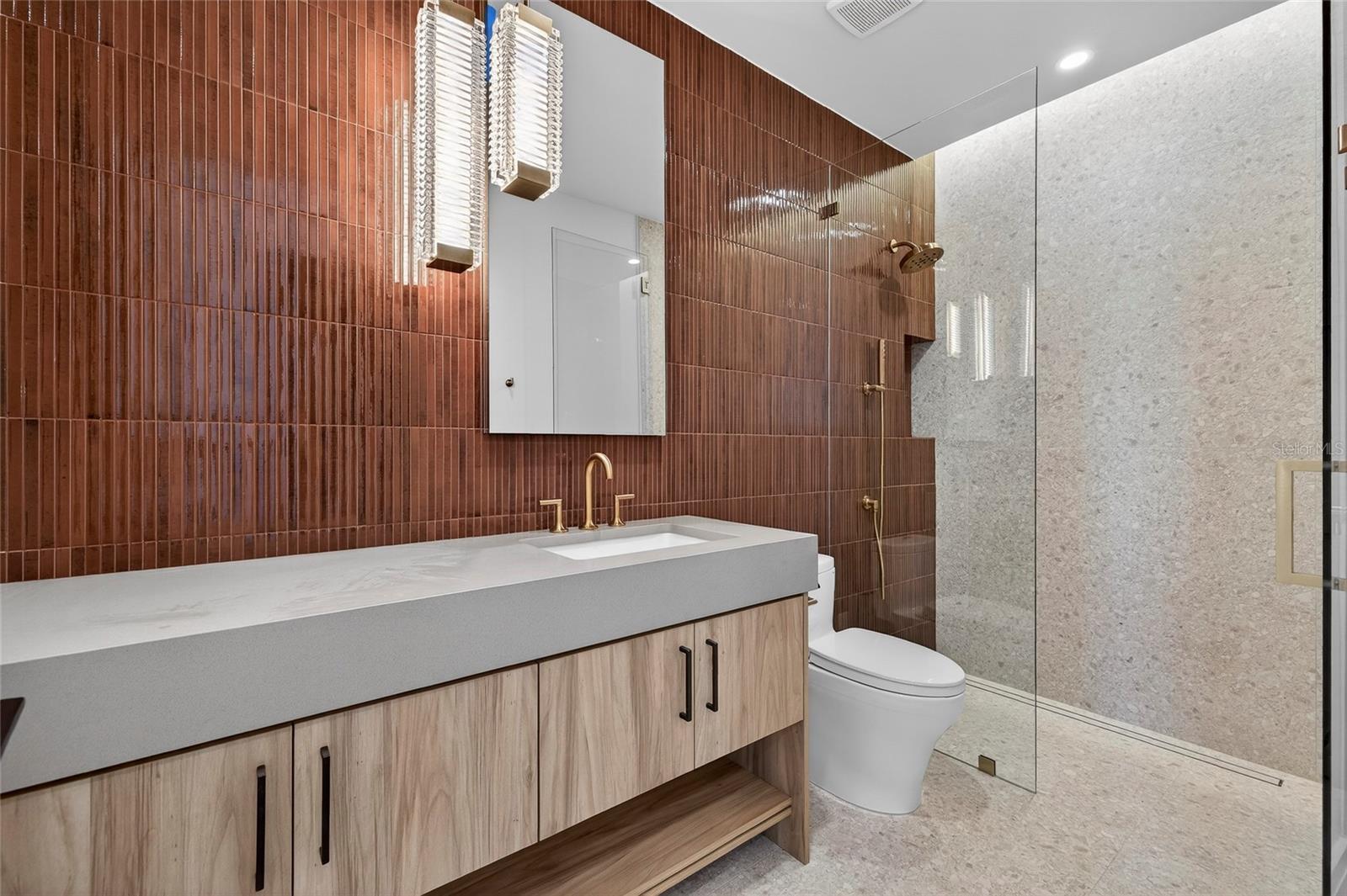 1075 31ST Ter ST PETERSBURG, FL 33704