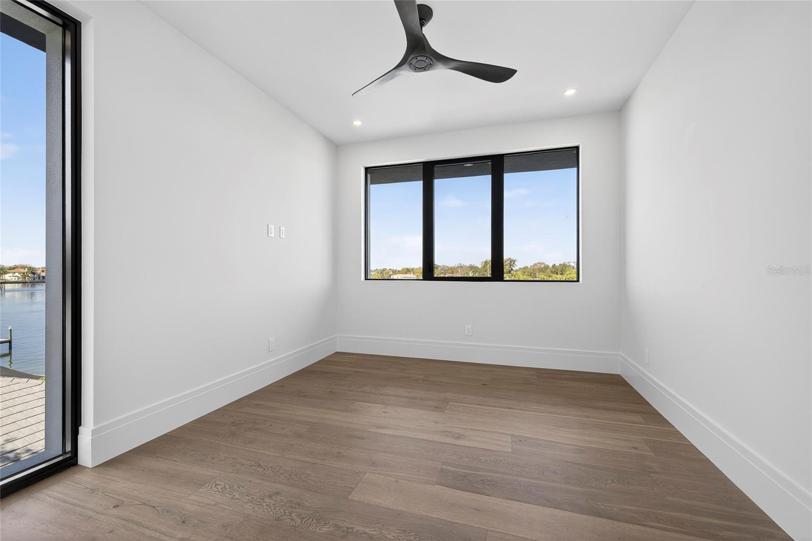 1075 31ST Ter ST PETERSBURG, FL 33704