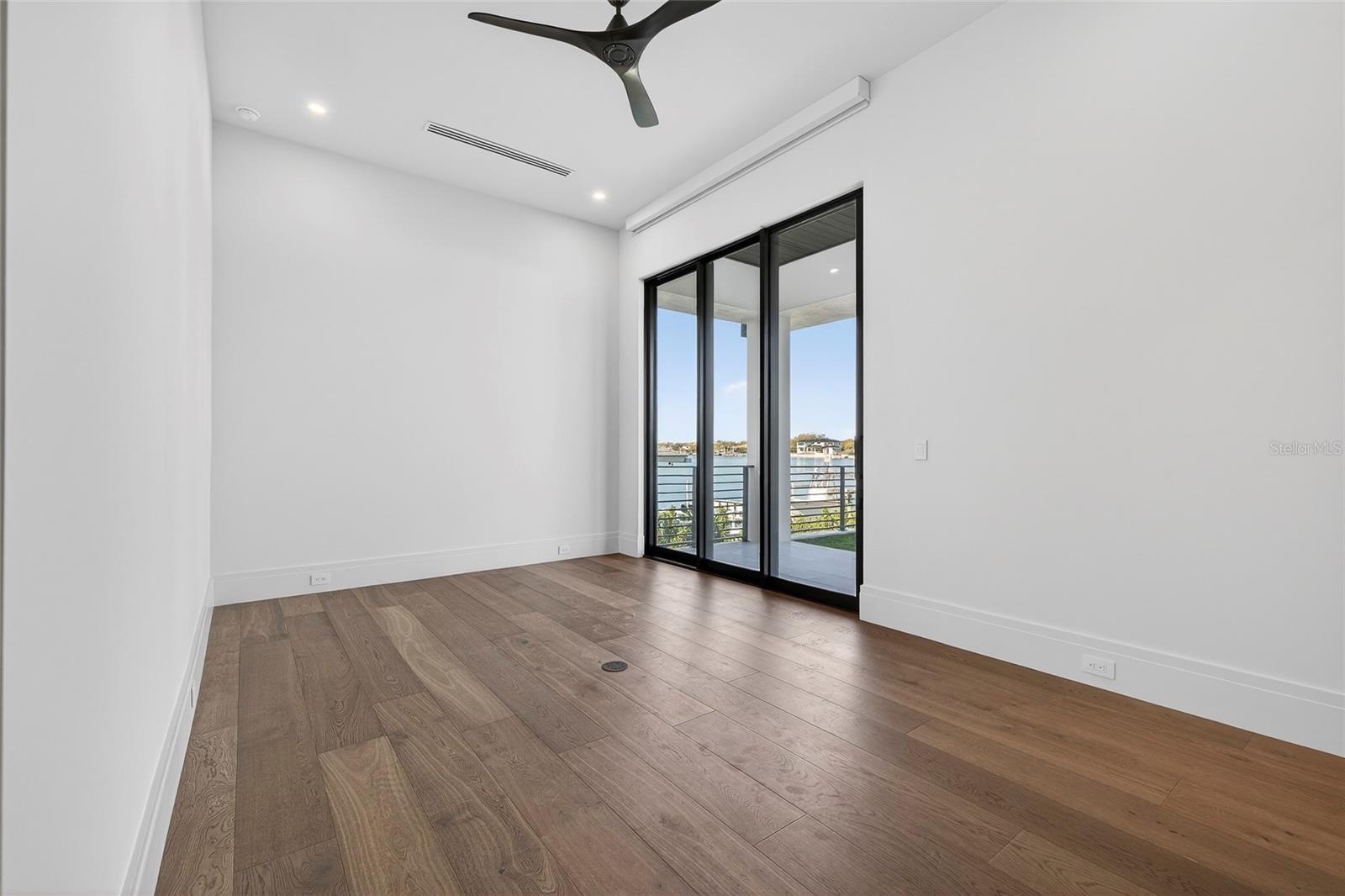 1075 31ST Ter ST PETERSBURG, FL 33704