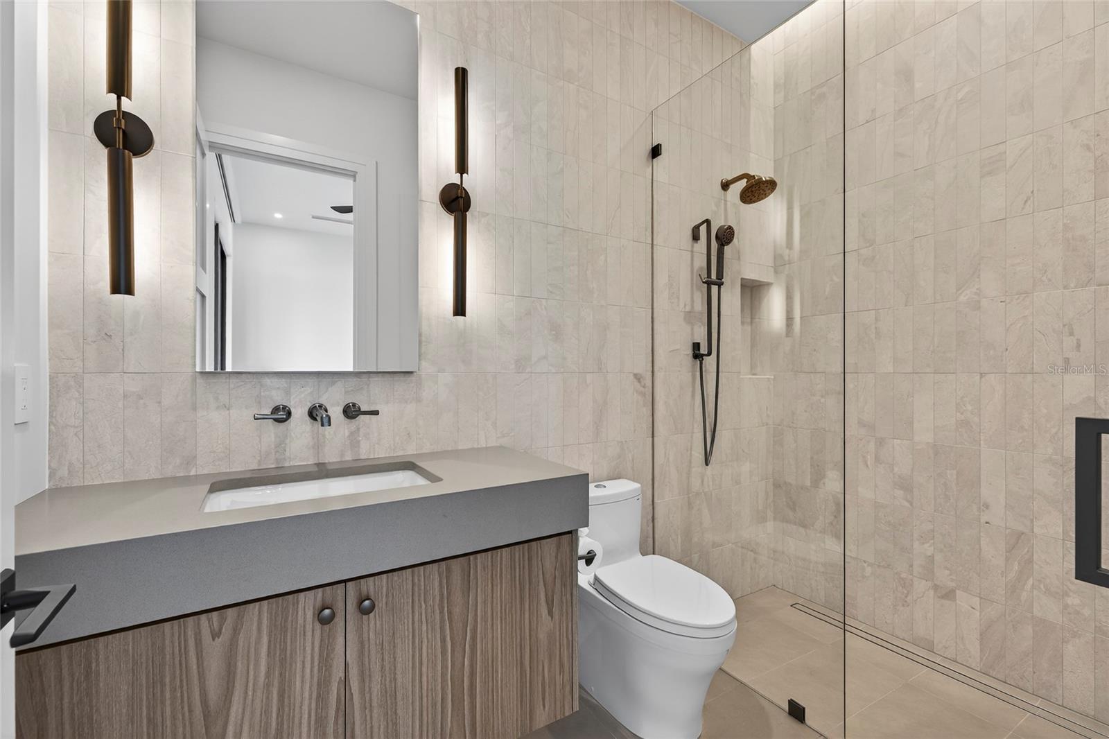 1075 31ST Ter ST PETERSBURG, FL 33704