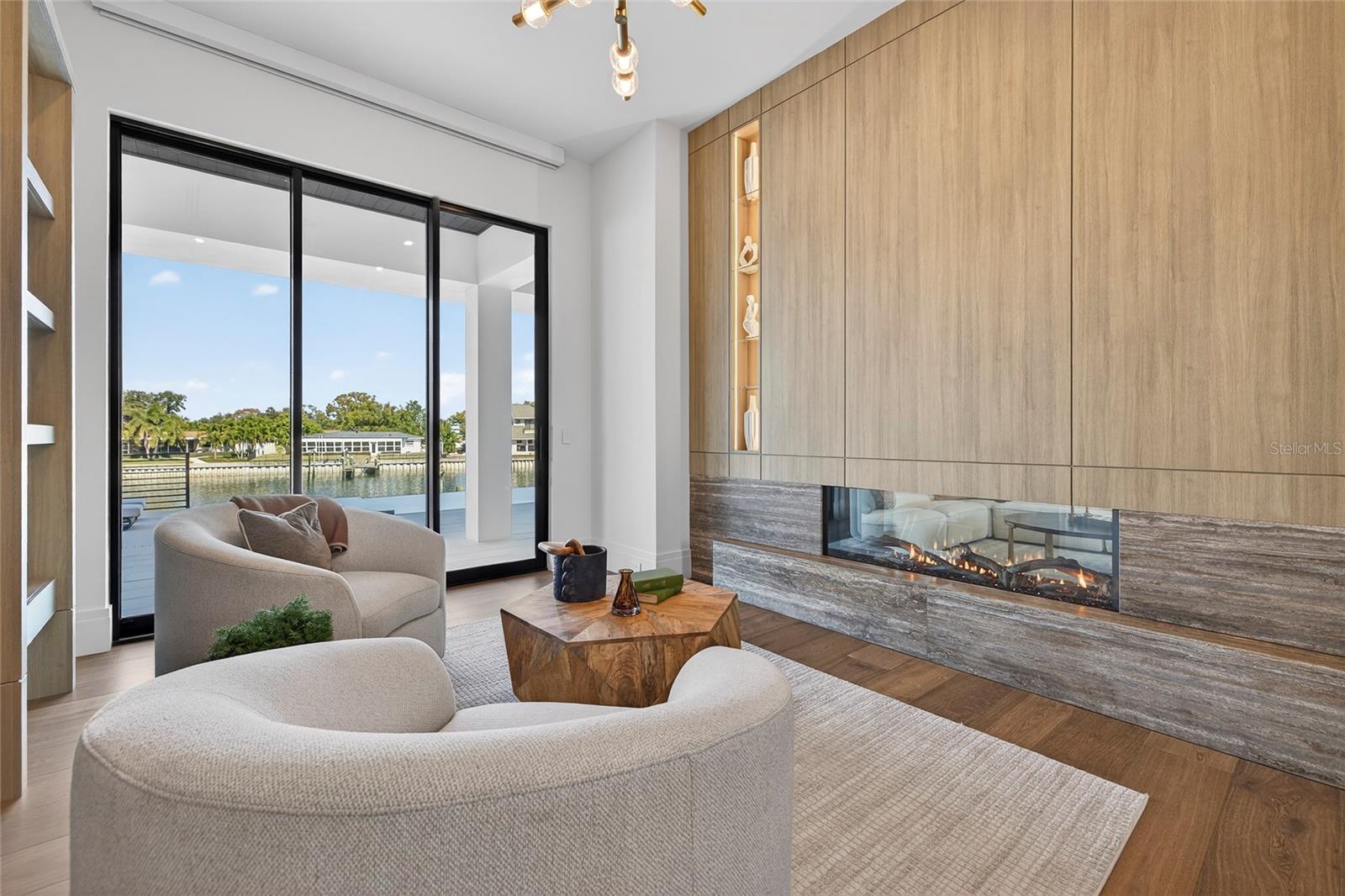 1075 31ST Ter ST PETERSBURG, FL 33704