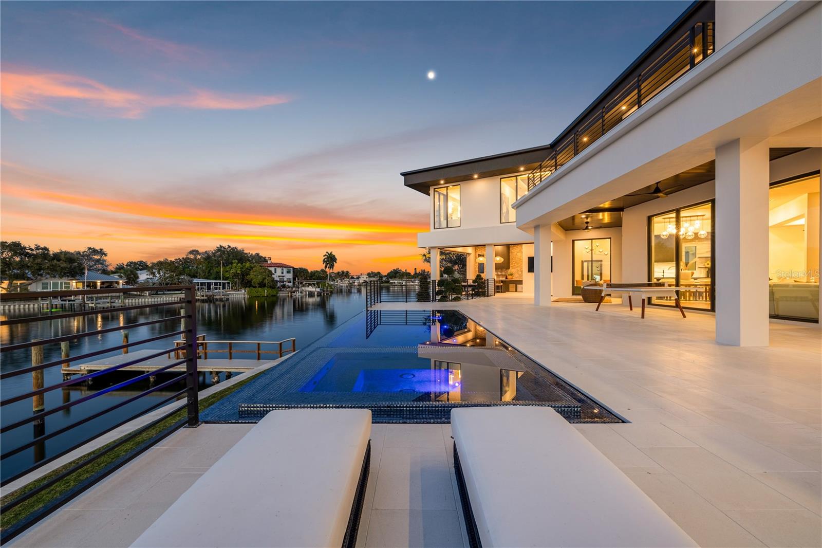 1075 31ST Ter ST PETERSBURG, FL 33704