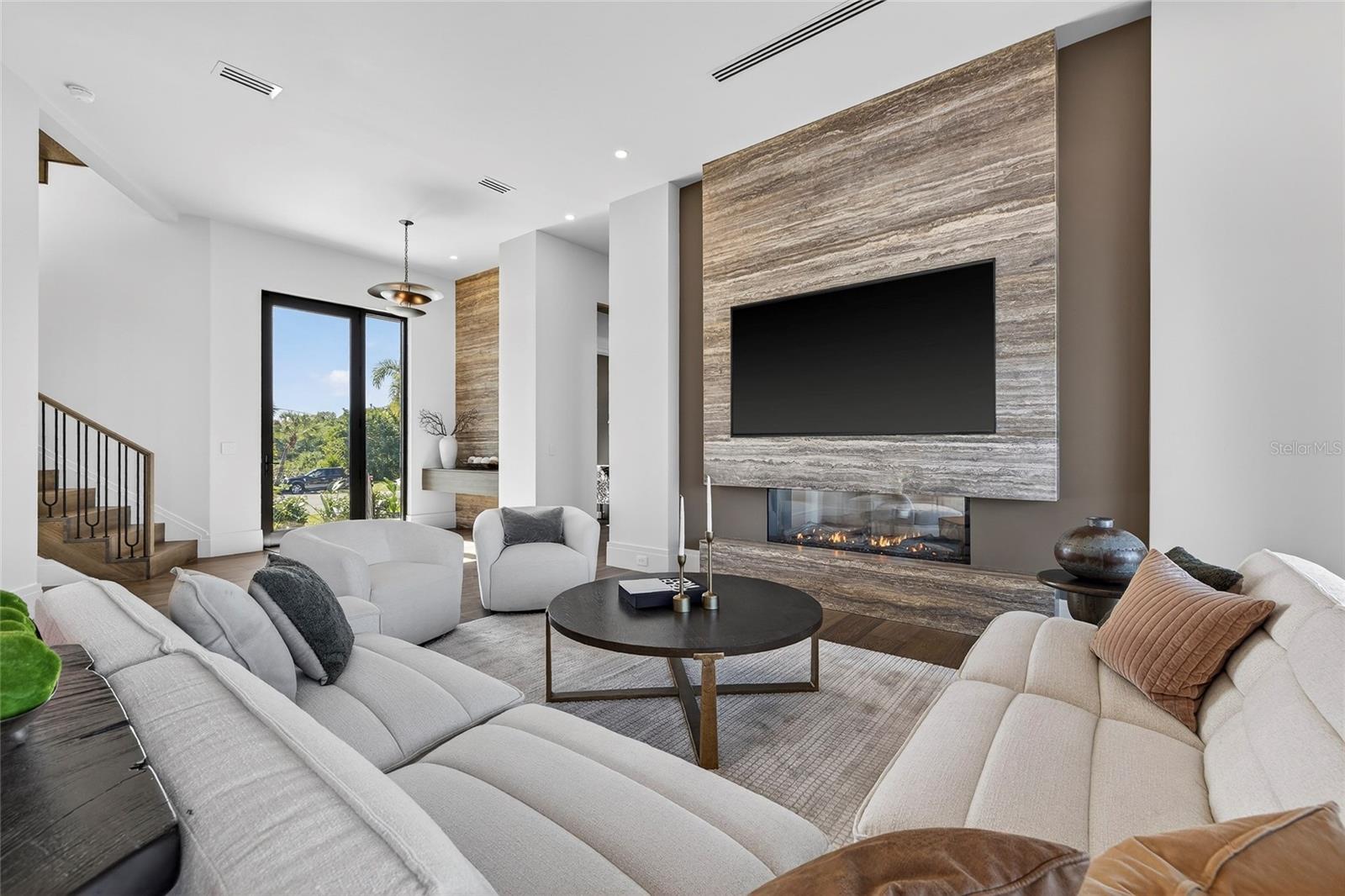 1075 31ST Ter ST PETERSBURG, FL 33704