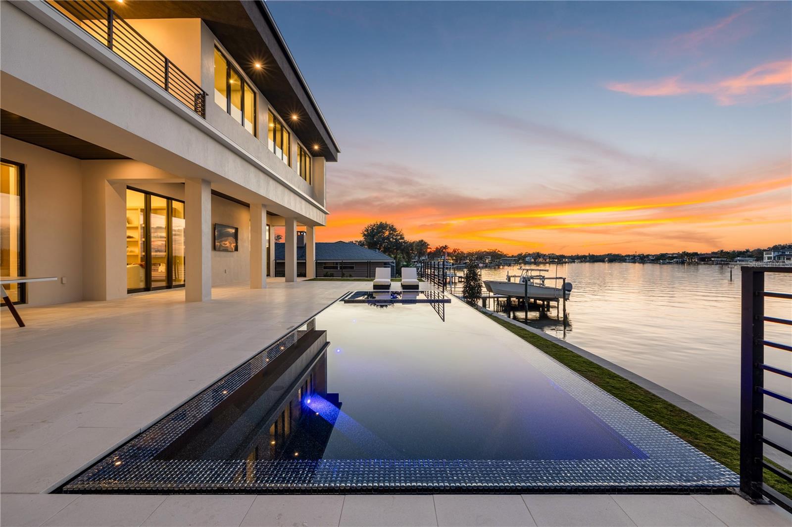 1075 31ST Ter ST PETERSBURG, FL 33704