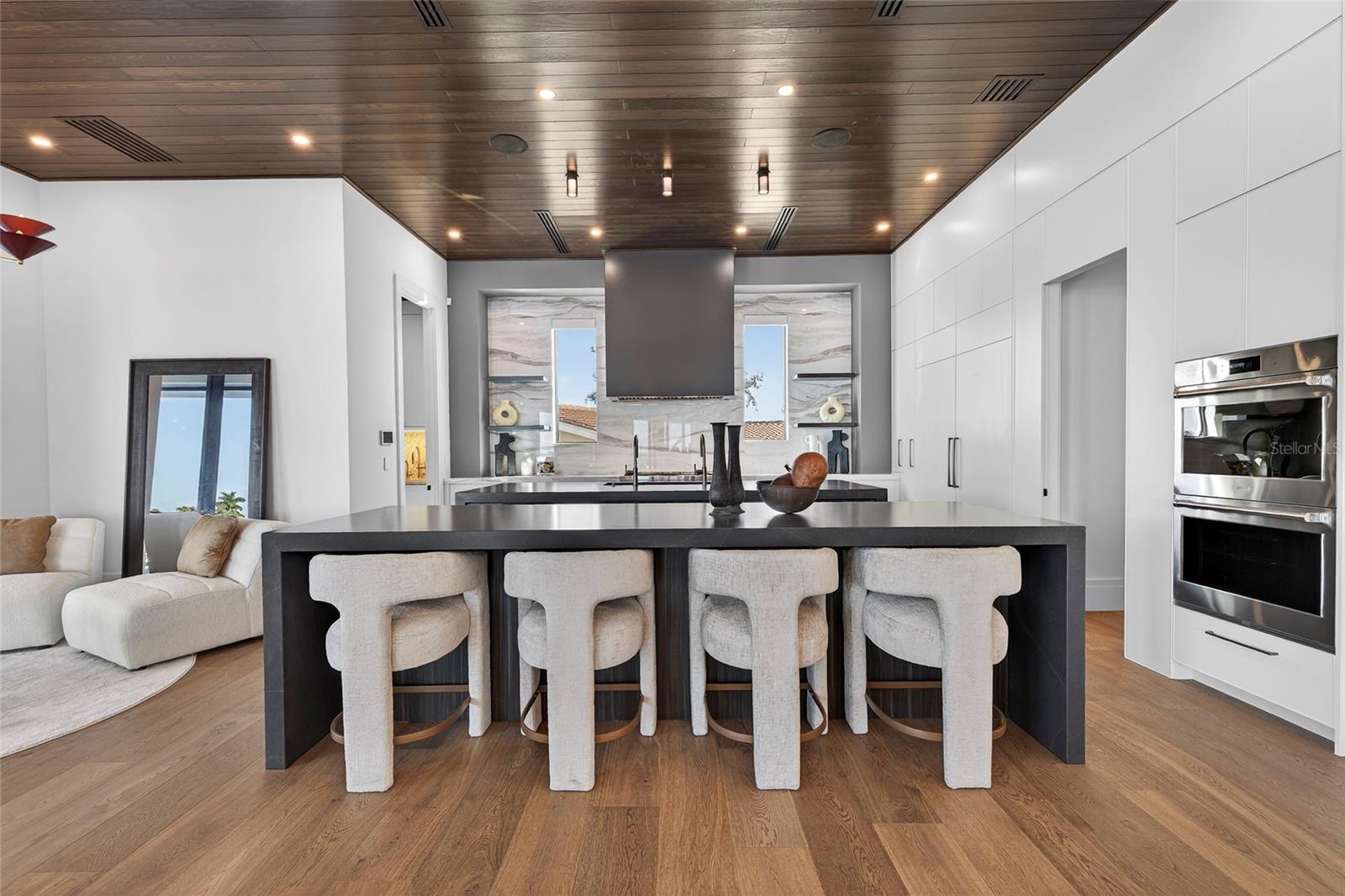 1075 31ST Ter ST PETERSBURG, FL 33704