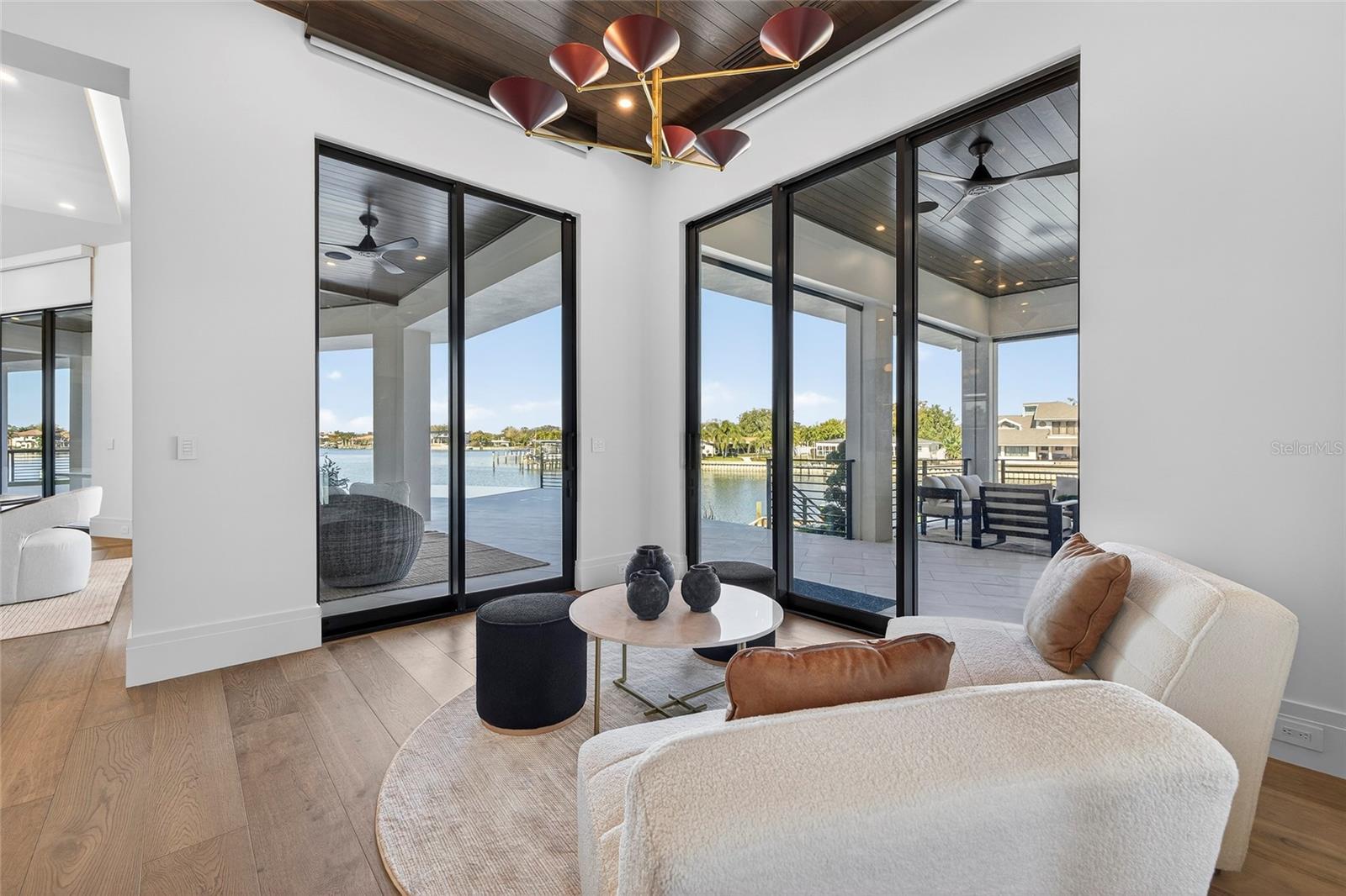 1075 31ST Ter ST PETERSBURG, FL 33704